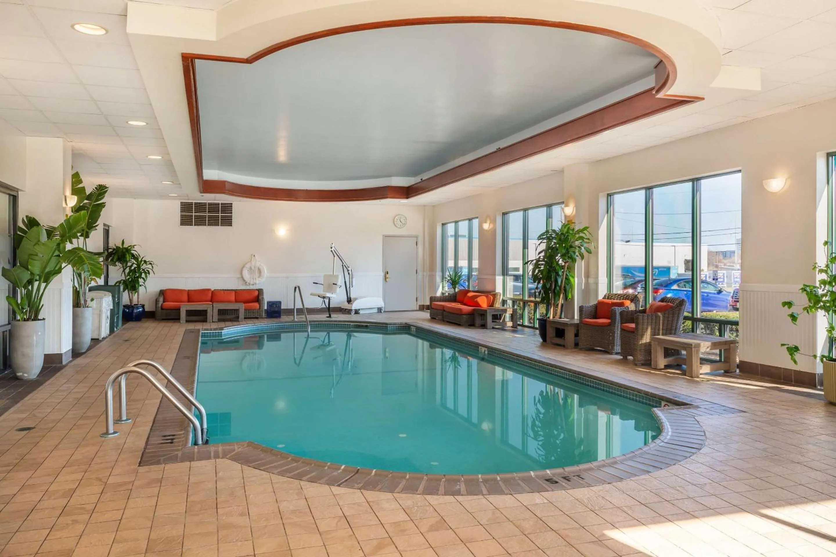 Swimming pool in Comfort Inn & Suites Logan International Airport
