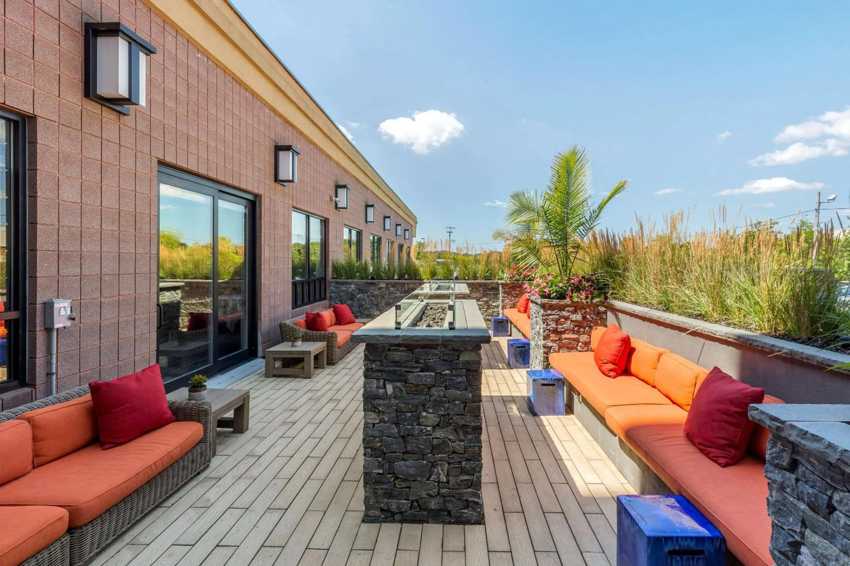 Swimming pool in Comfort Inn & Suites Logan International Airport