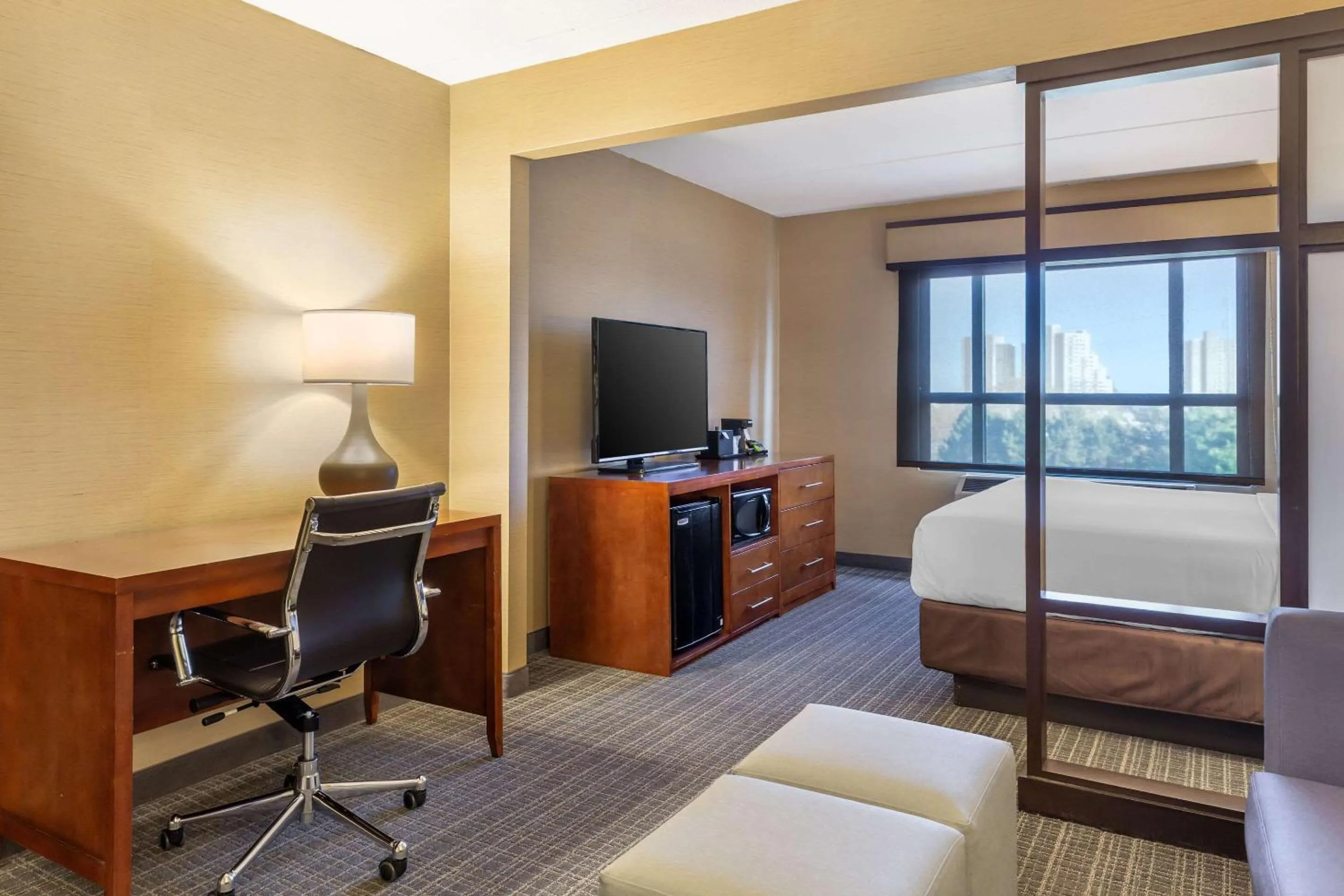 Bedroom, Bed in Comfort Inn & Suites Logan International Airport