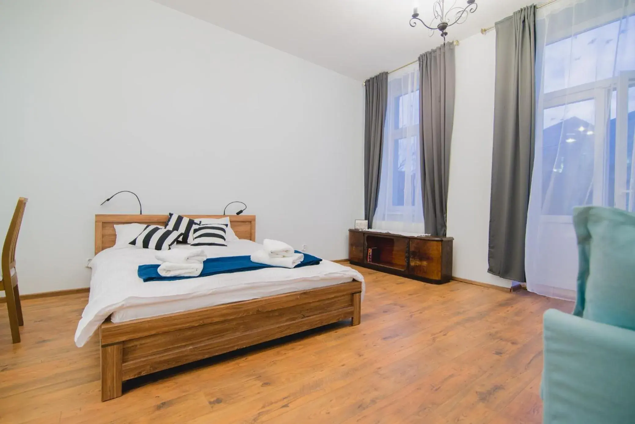 Studio with Balcony - single occupancy in Oak Tree Old Town Apartments Studio with Balcony - single occupancy in Oak Tree Old Town Apartments