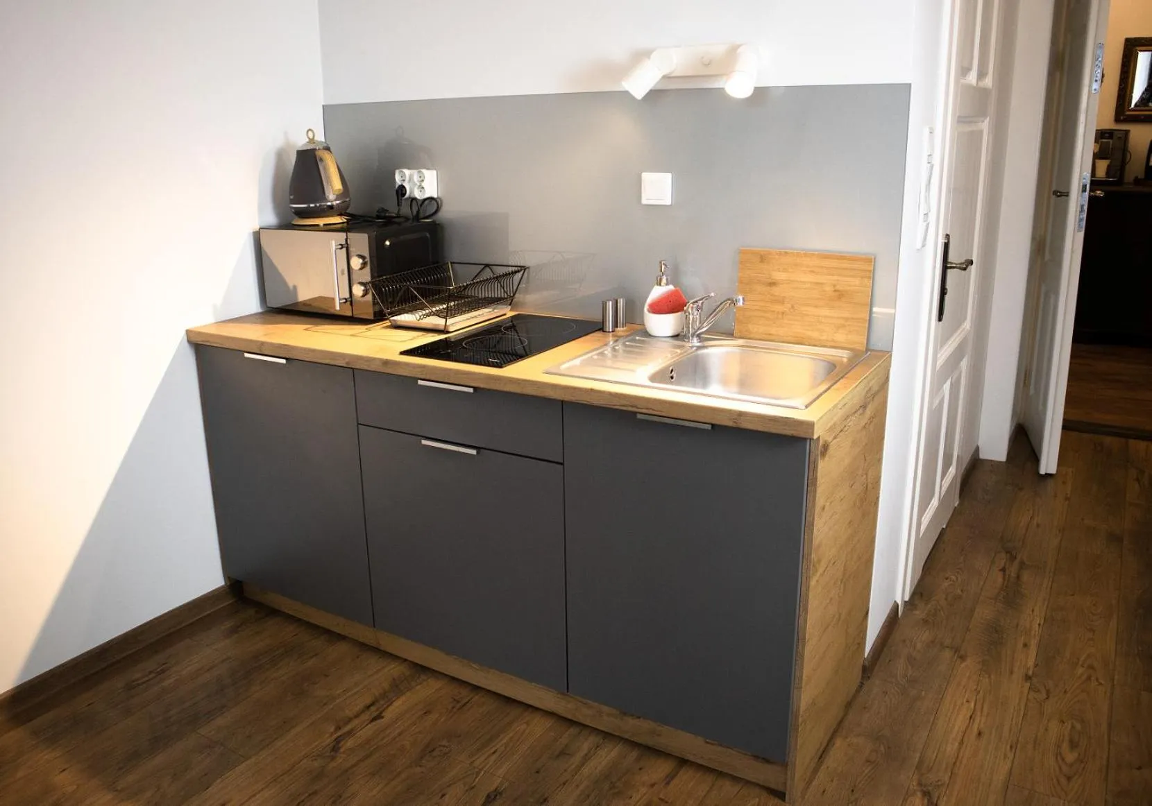 Coffee/tea facilities in Oak Tree Old Town Apartments