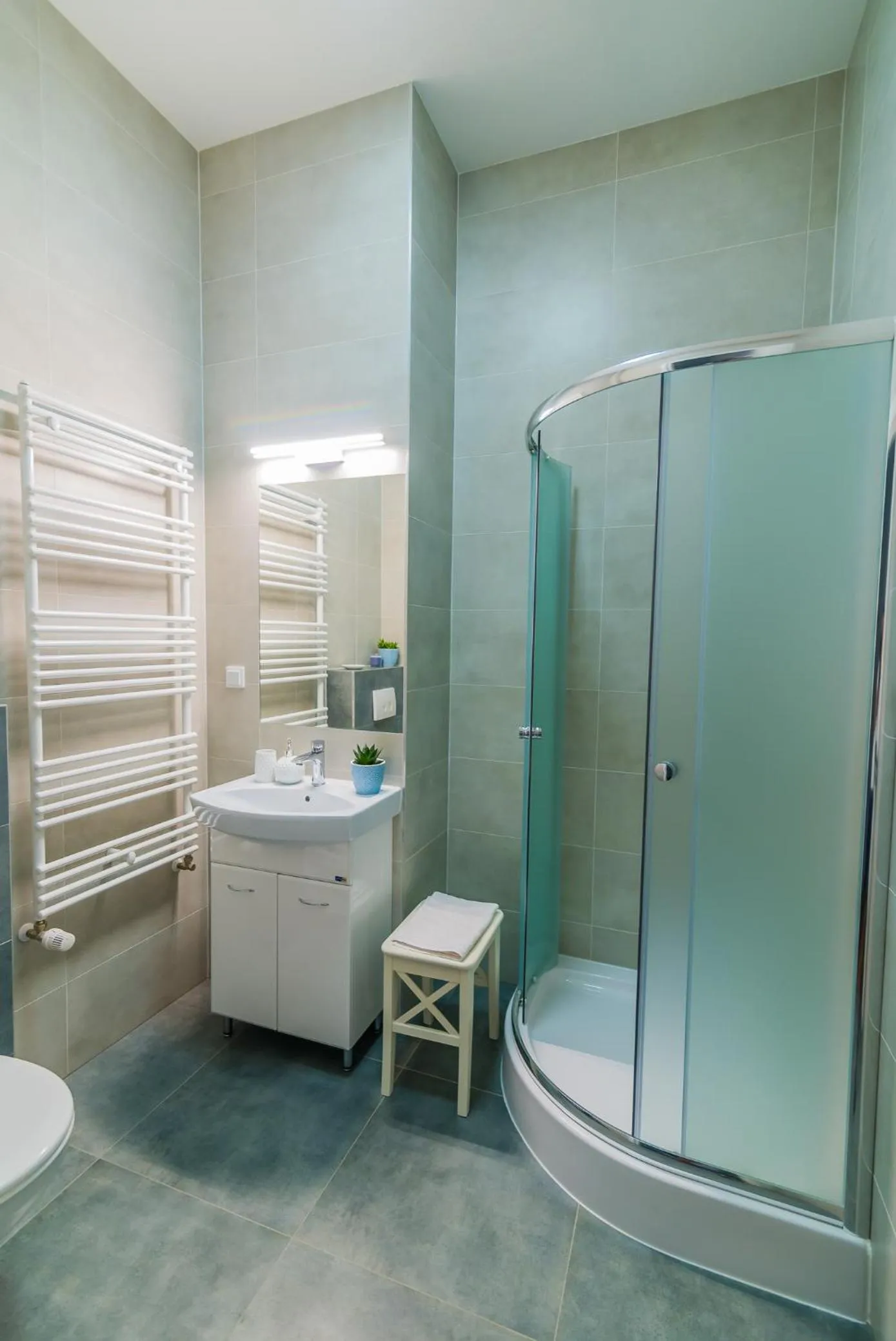 Bathroom in Oak Tree Old Town Apartments