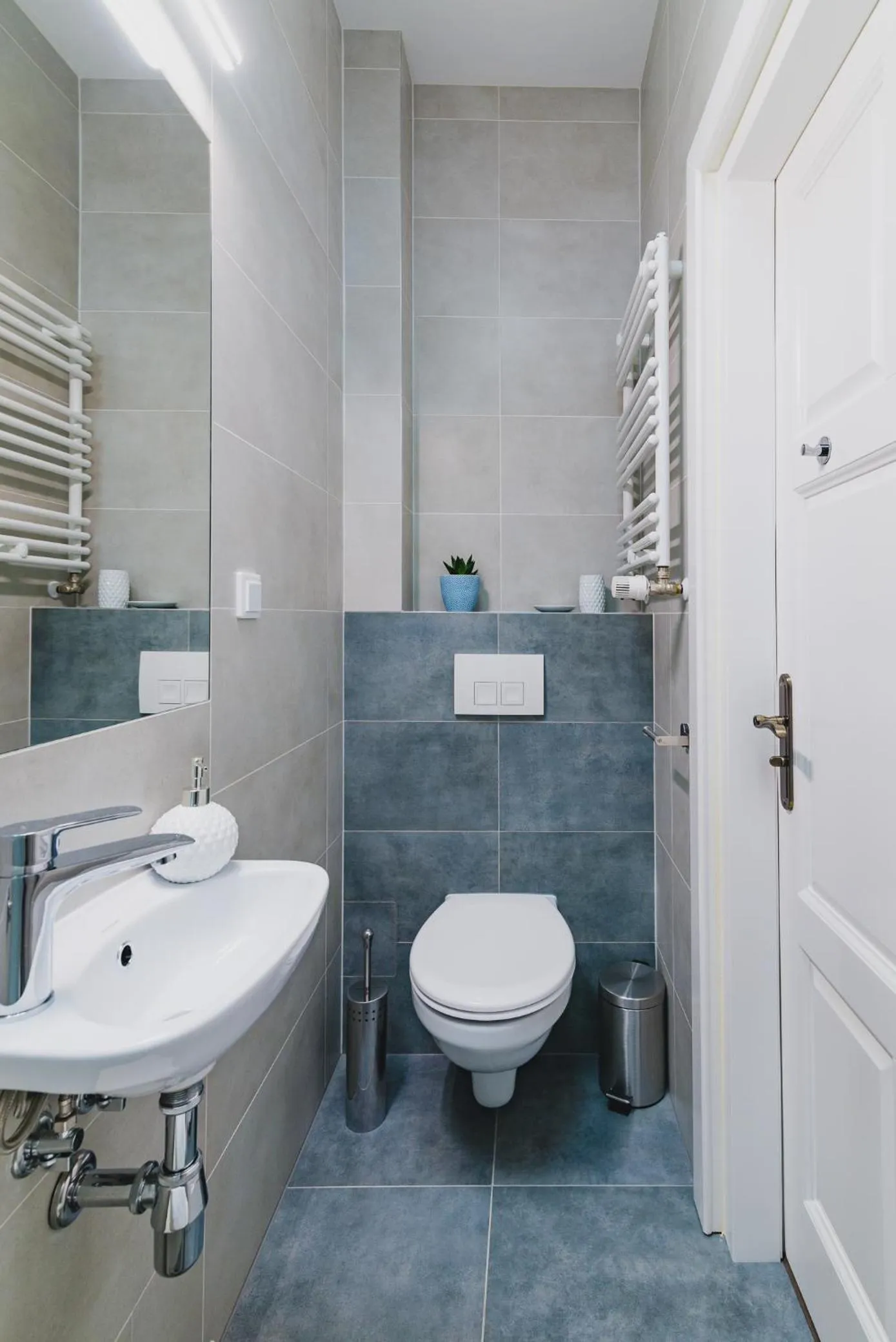 Bathroom in Oak Tree Old Town Apartments