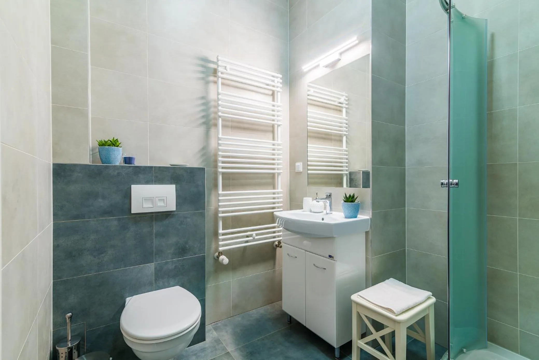 Bathroom in Oak Tree Old Town Apartments