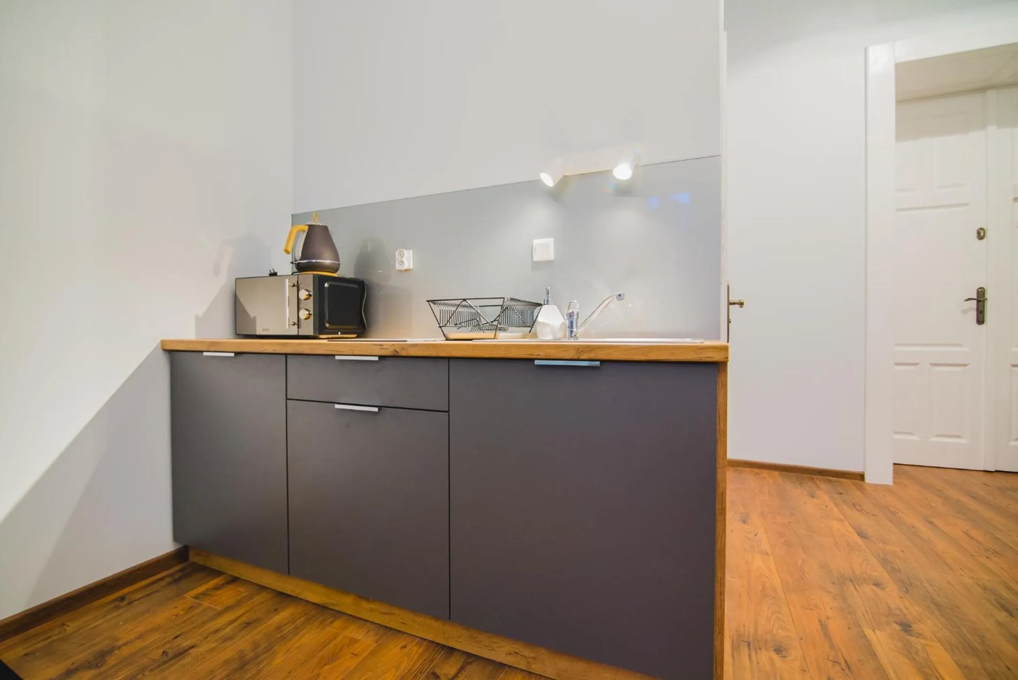 Kitchen or kitchenette in Oak Tree Old Town Apartments