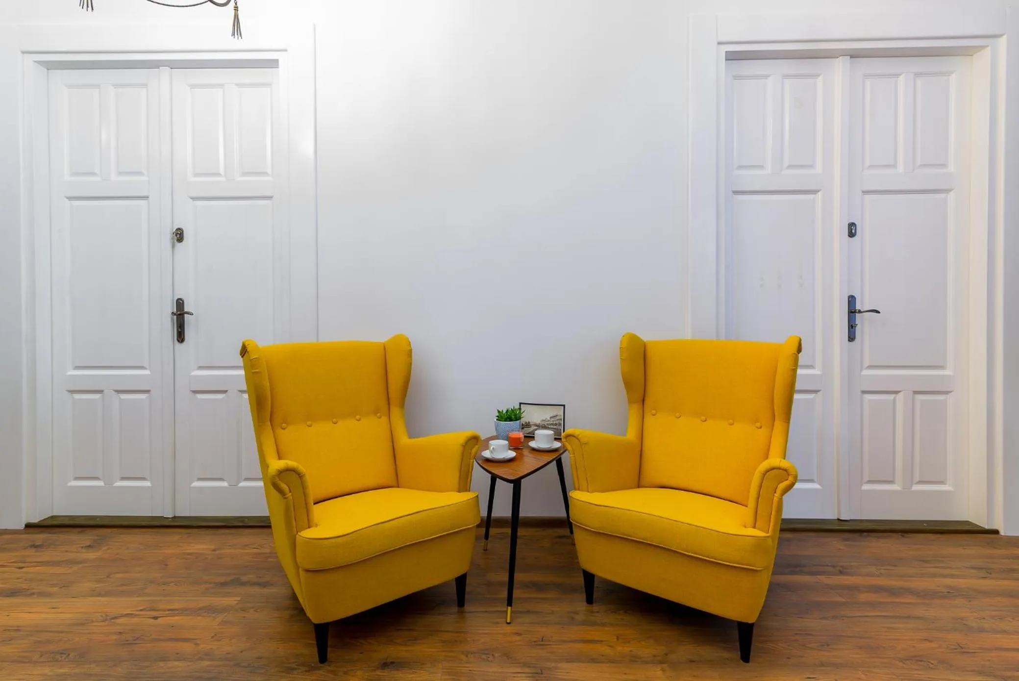 Living room in Oak Tree Old Town Apartments
