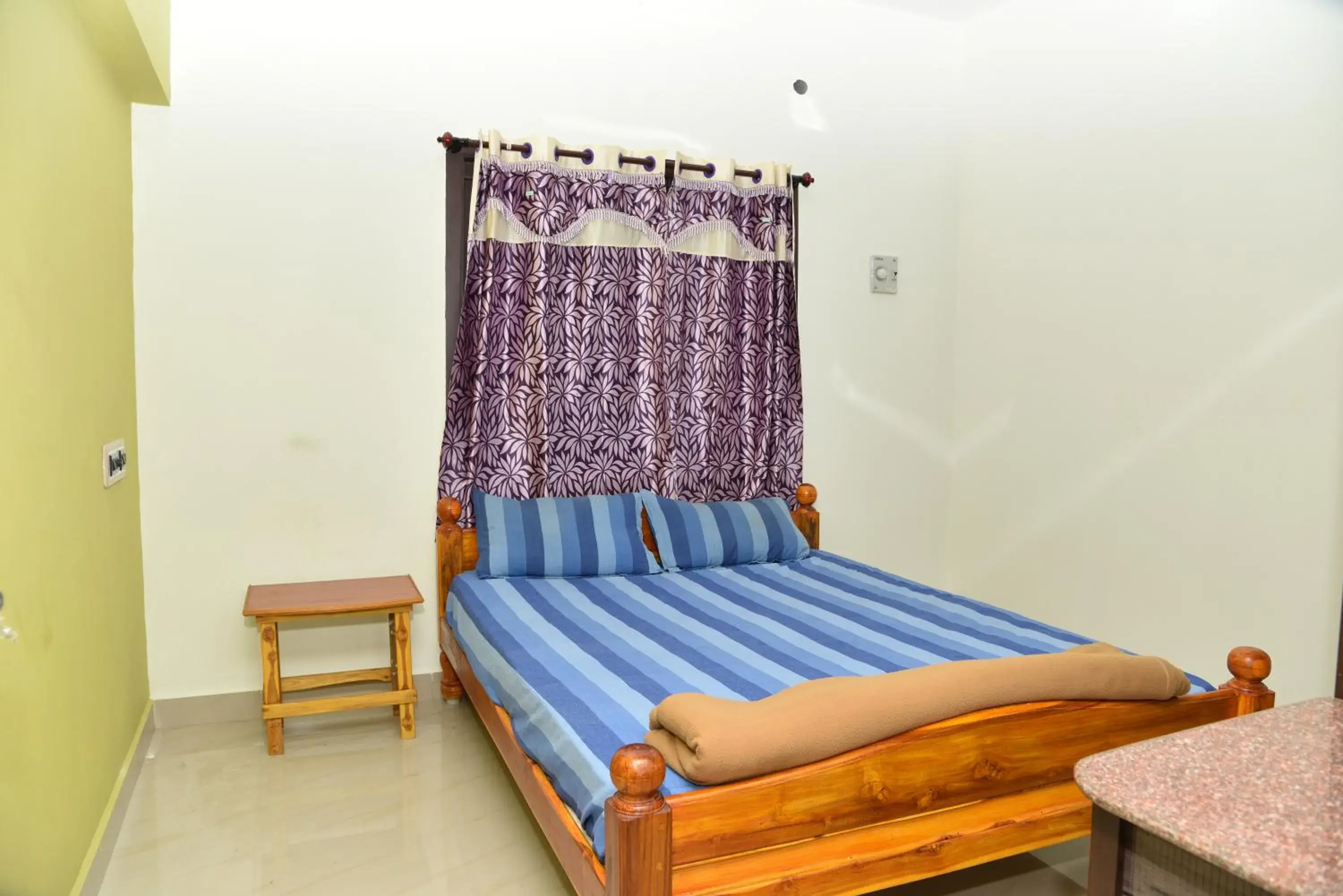 Budget Double Room in Thirumalai Home Stay - Group & Family Stay Room VL Swami Malai Temple Budget Double Room in Thirumalai Home Stay - Group & Family Stay Room VL Swami Malai Temple
