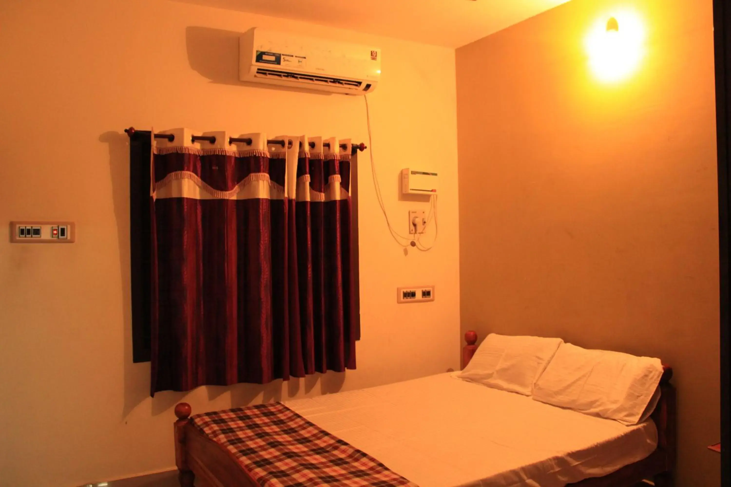 Deluxe Room in Thirumalai Home Stay - Group & Family Stay Room VL Swami Malai Temple Deluxe Room in Thirumalai Home Stay - Group & Family Stay Room VL Swami Malai Temple