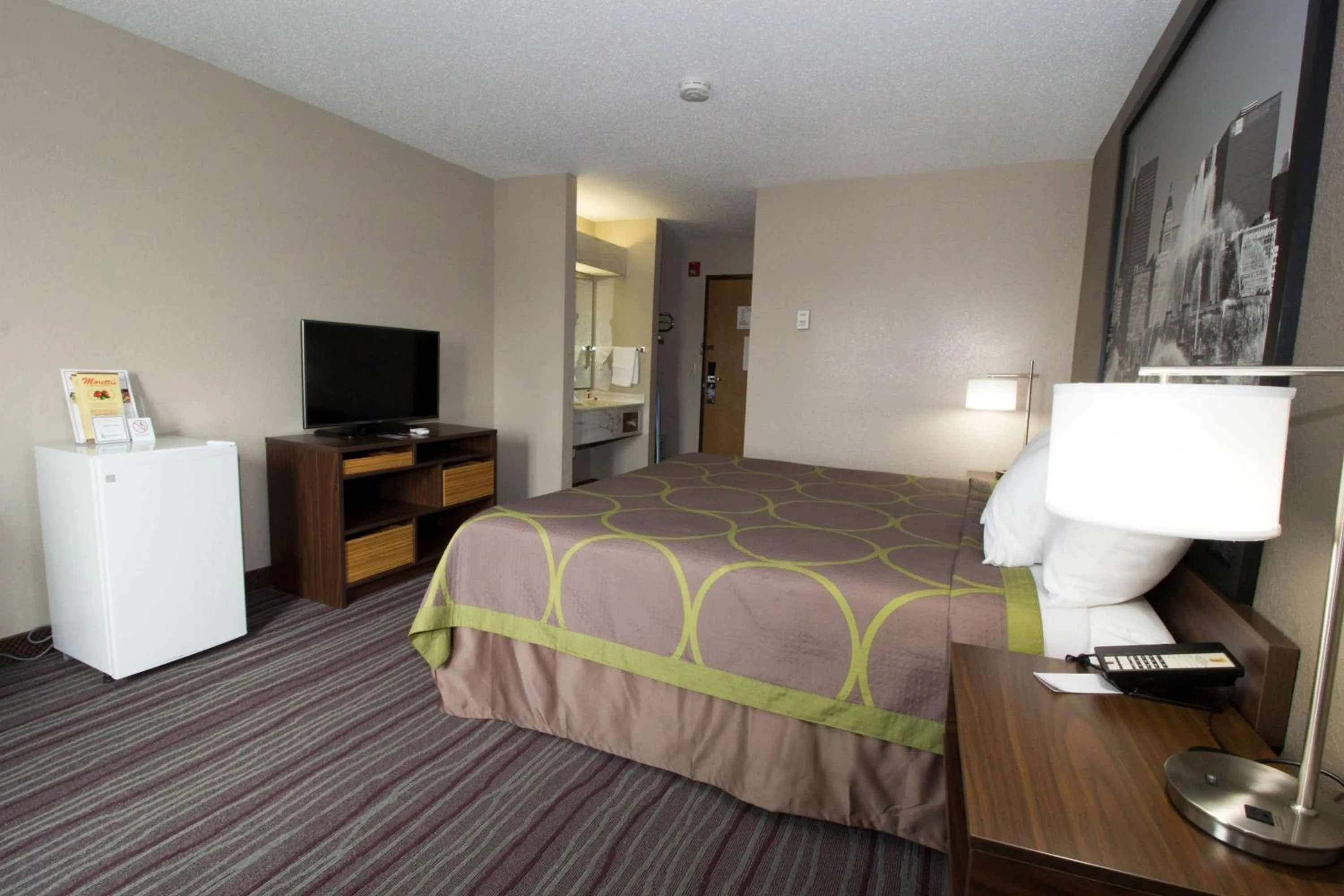 Photo of the whole room, Bed in Super 8 by Wyndham Chicago O'Hare Airport