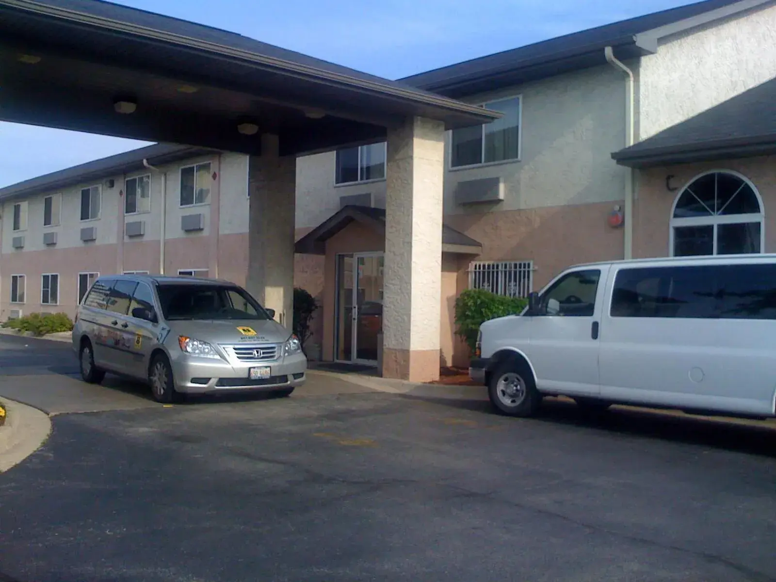 Facade/entrance in Super 8 by Wyndham Chicago O'Hare Airport Facade/entrance in Super 8 by Wyndham Chicago O'Hare Airport