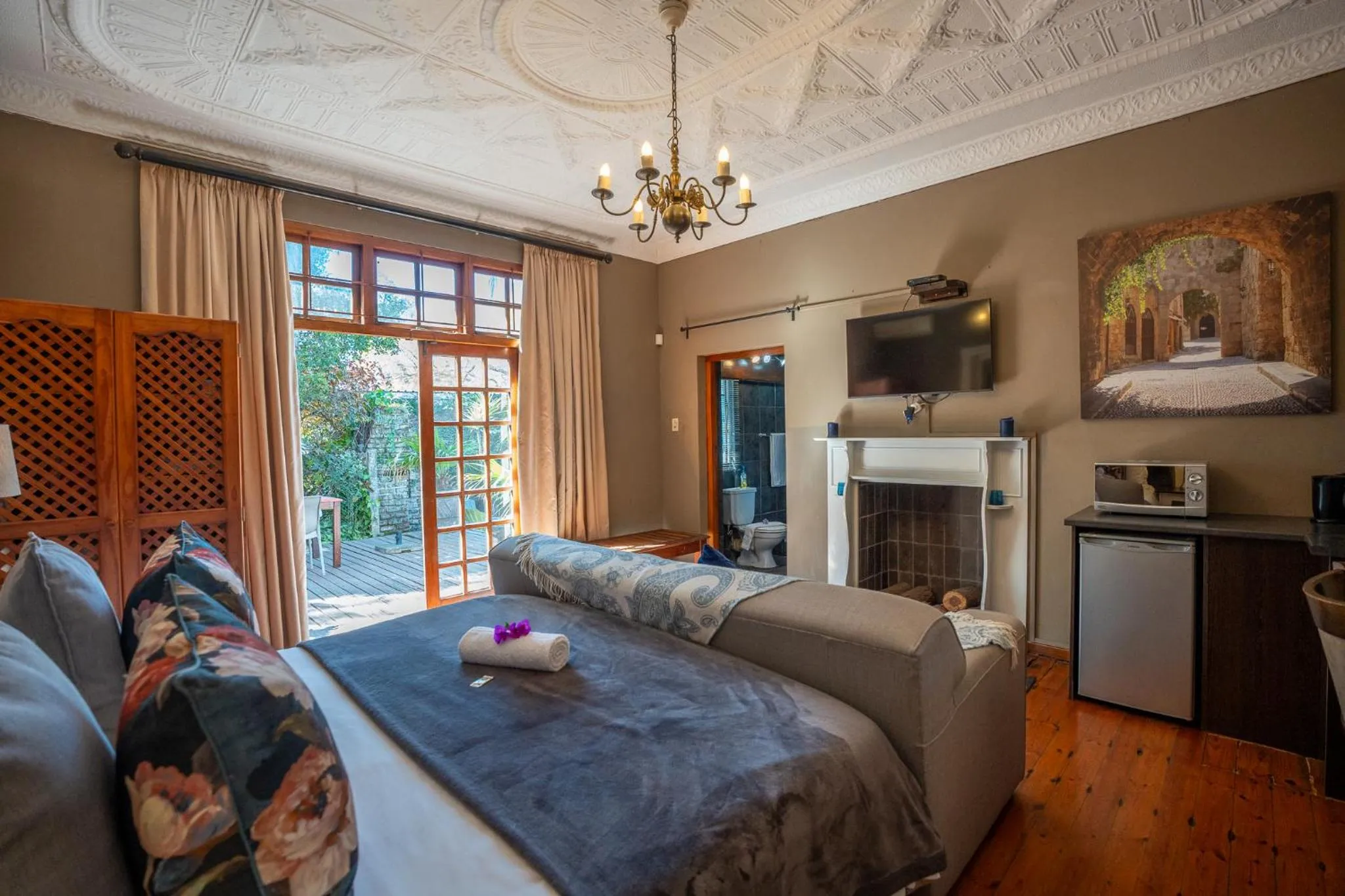 TV and multimedia, Bed in Palm Tree Manor