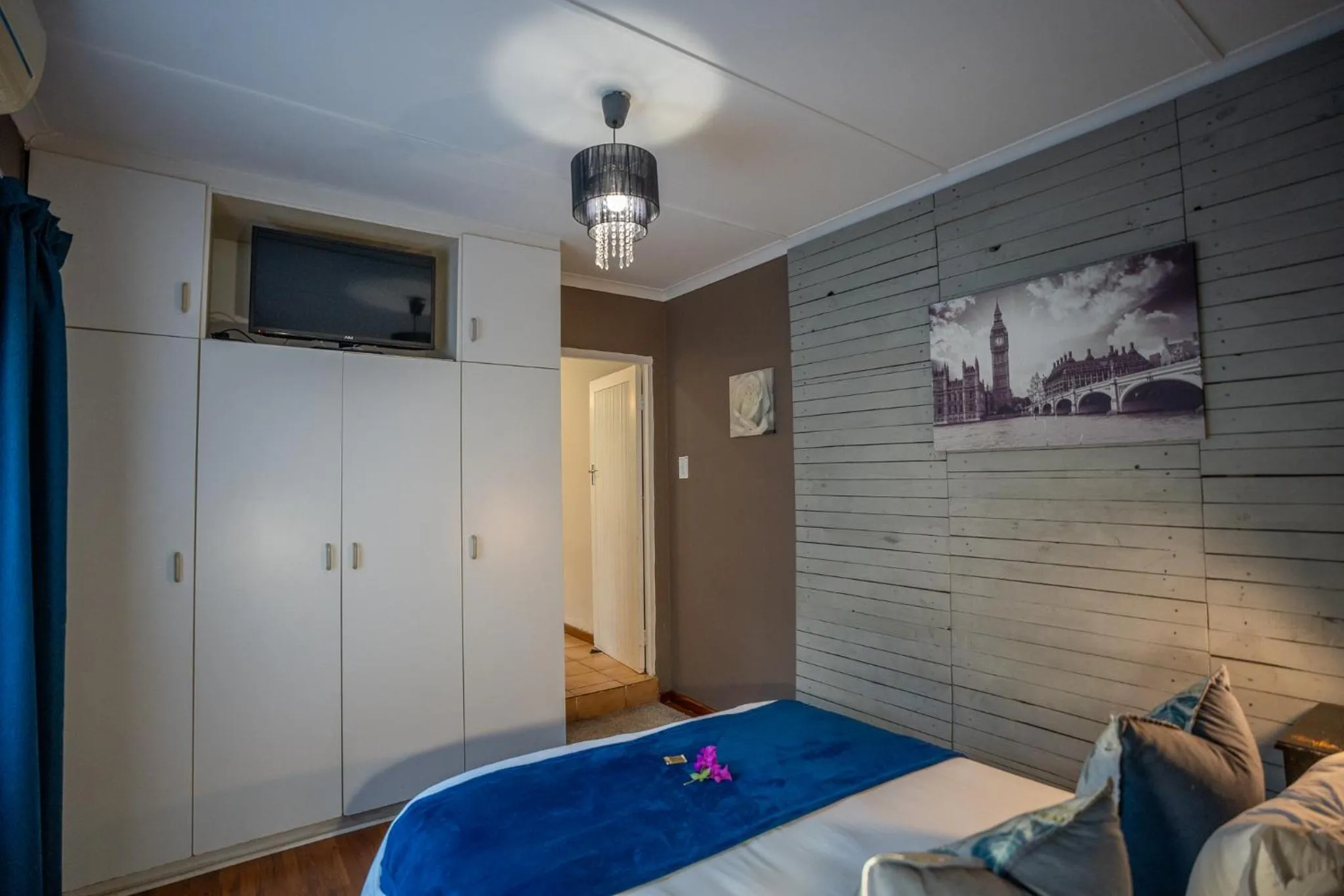 Bed in Palm Tree Manor