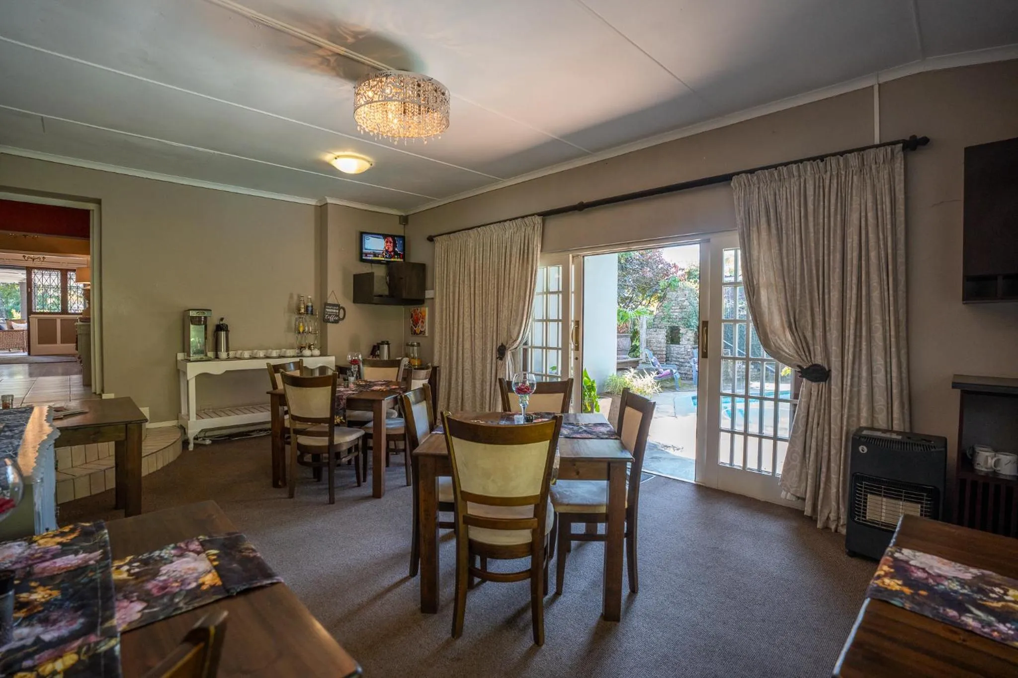 Dining area in Palm Tree Manor