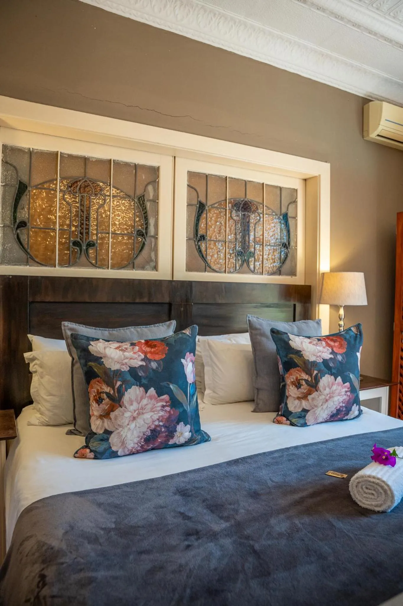 Bedroom, Bed in Palm Tree Manor