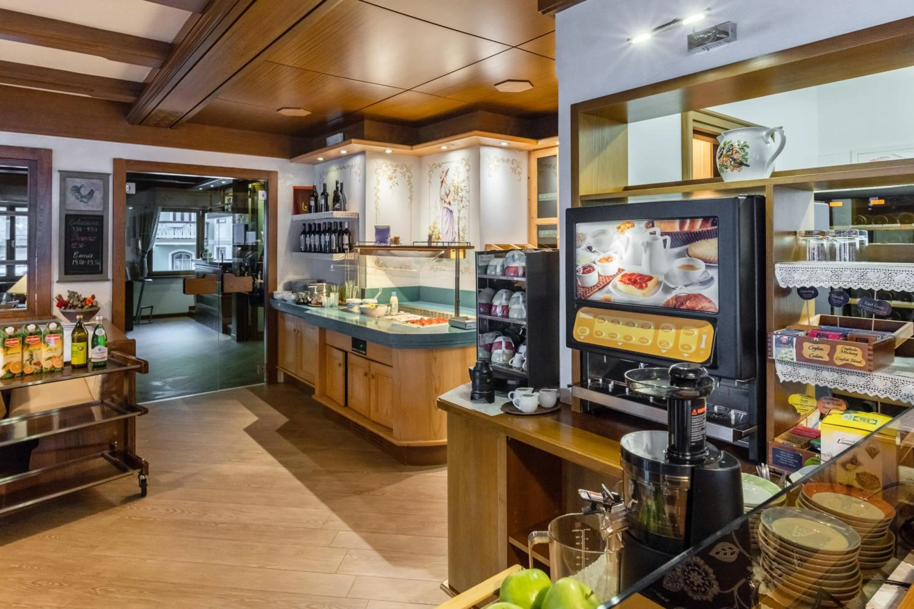 Restaurant/places to eat in Albergo Contrin