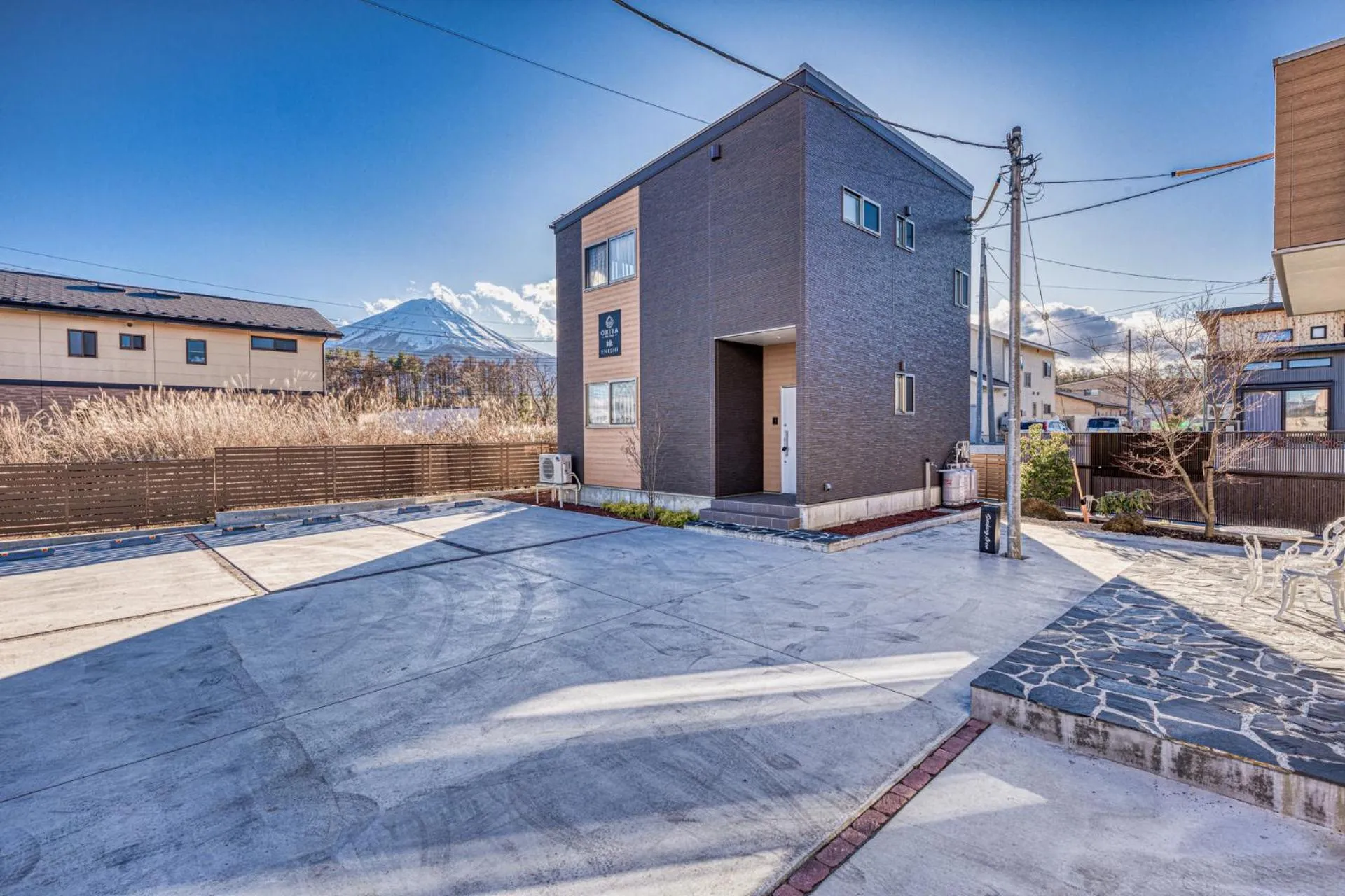 Property building in 22 ORIYA Mt Fuji -錦NISHIKI-