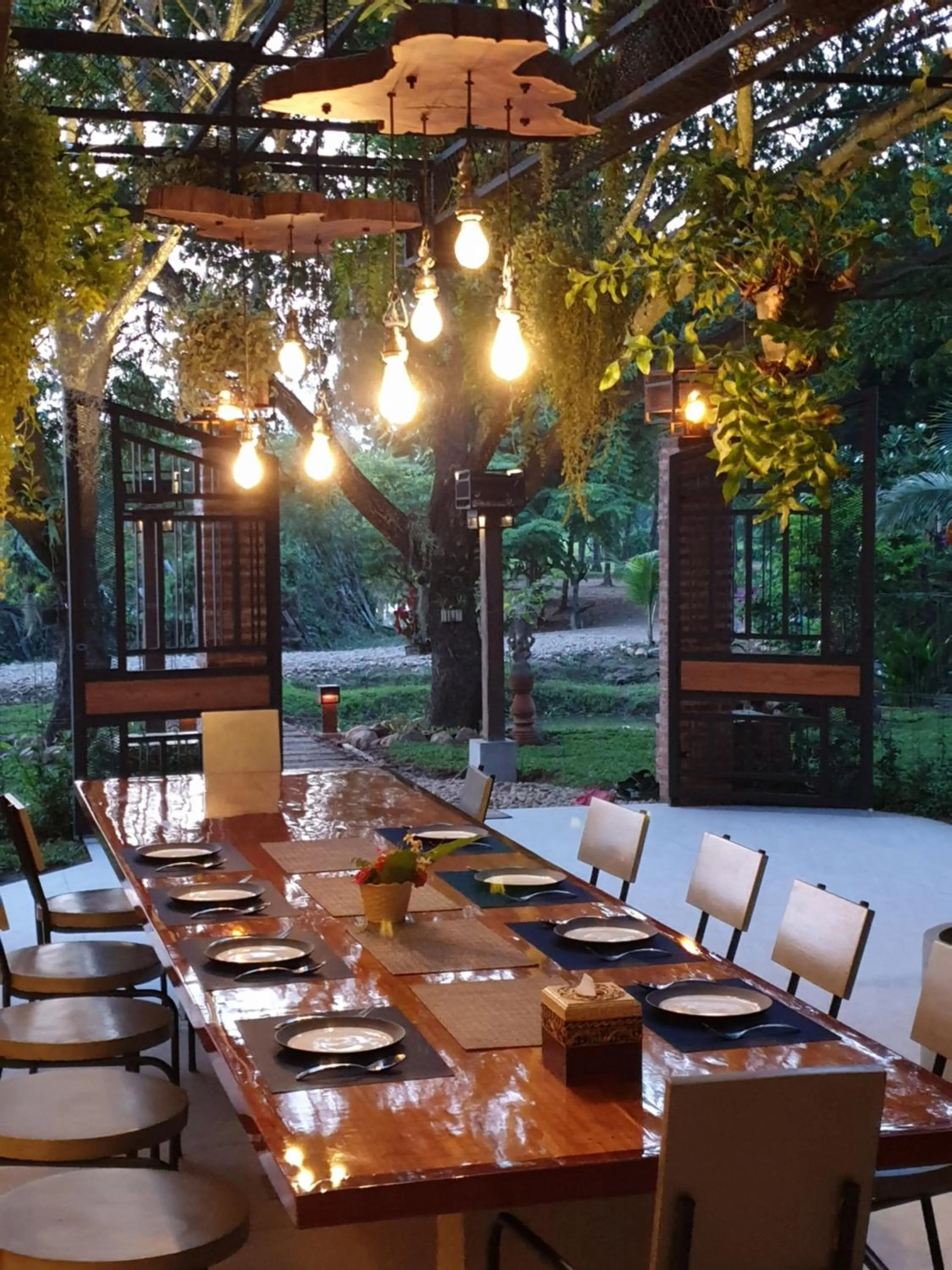 Restaurant/places to eat in SuanGlangNa