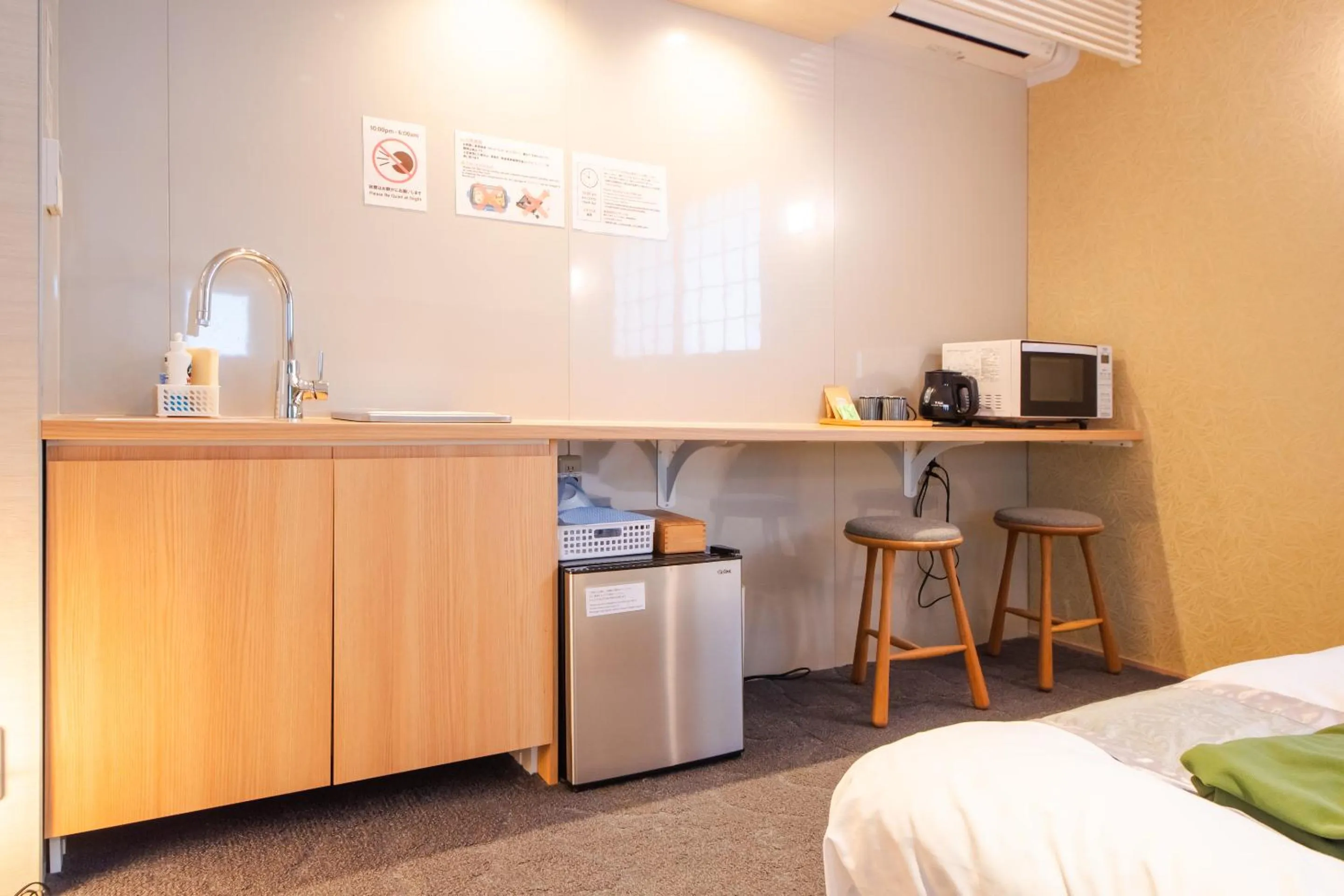 Kitchen or kitchenette, Bed in Hotel Naranohamori