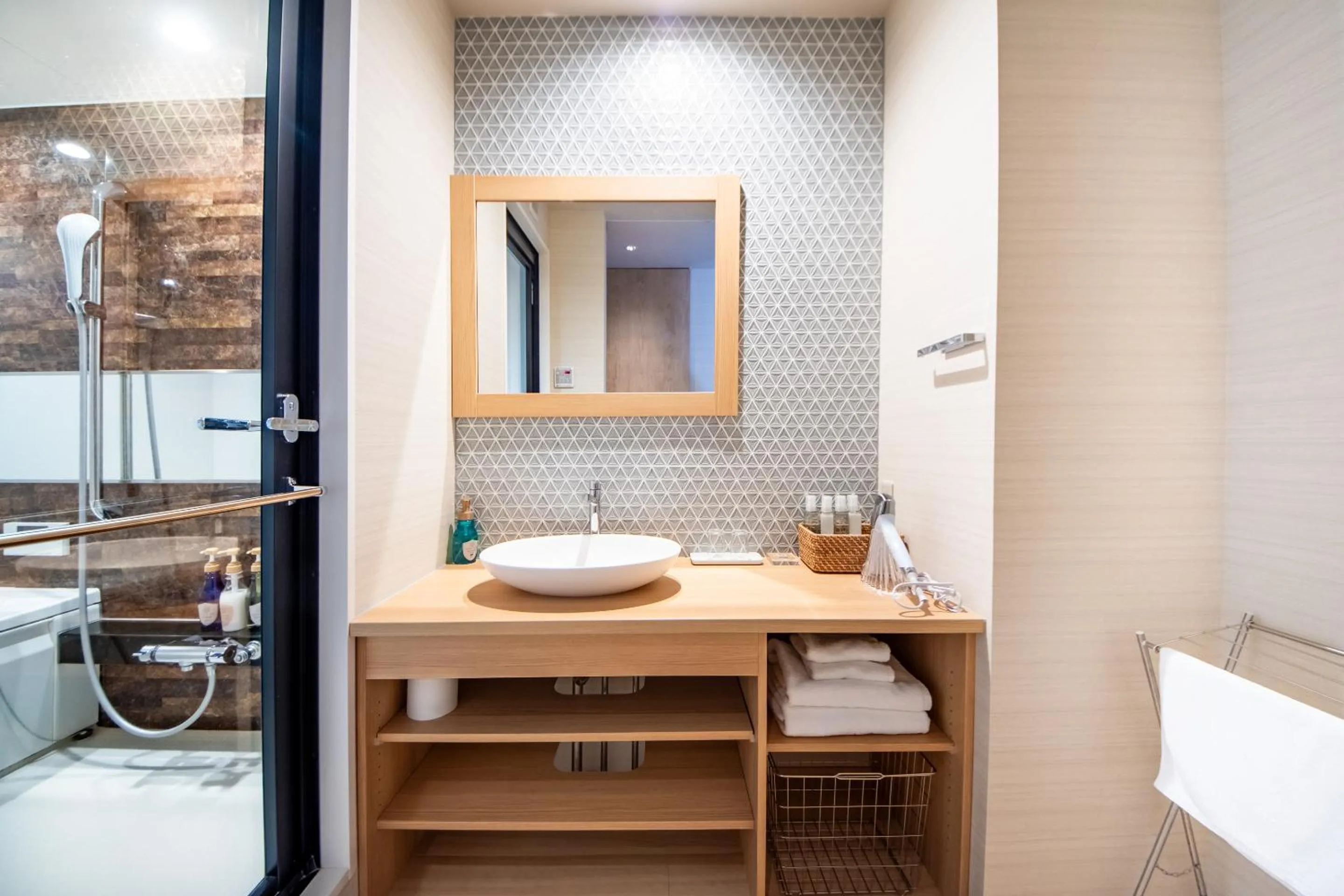 Shower in Hotel Naranohamori