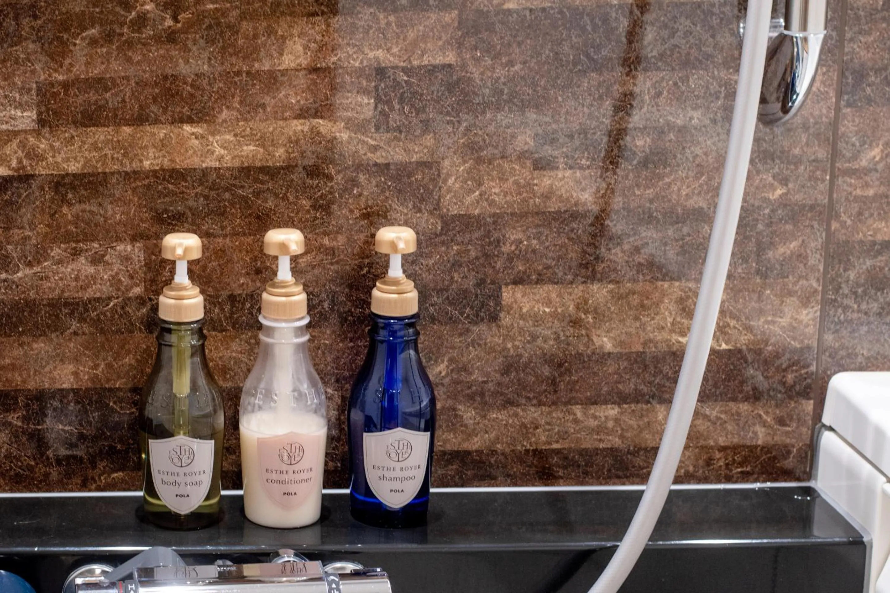 Shower in Hotel Naranohamori