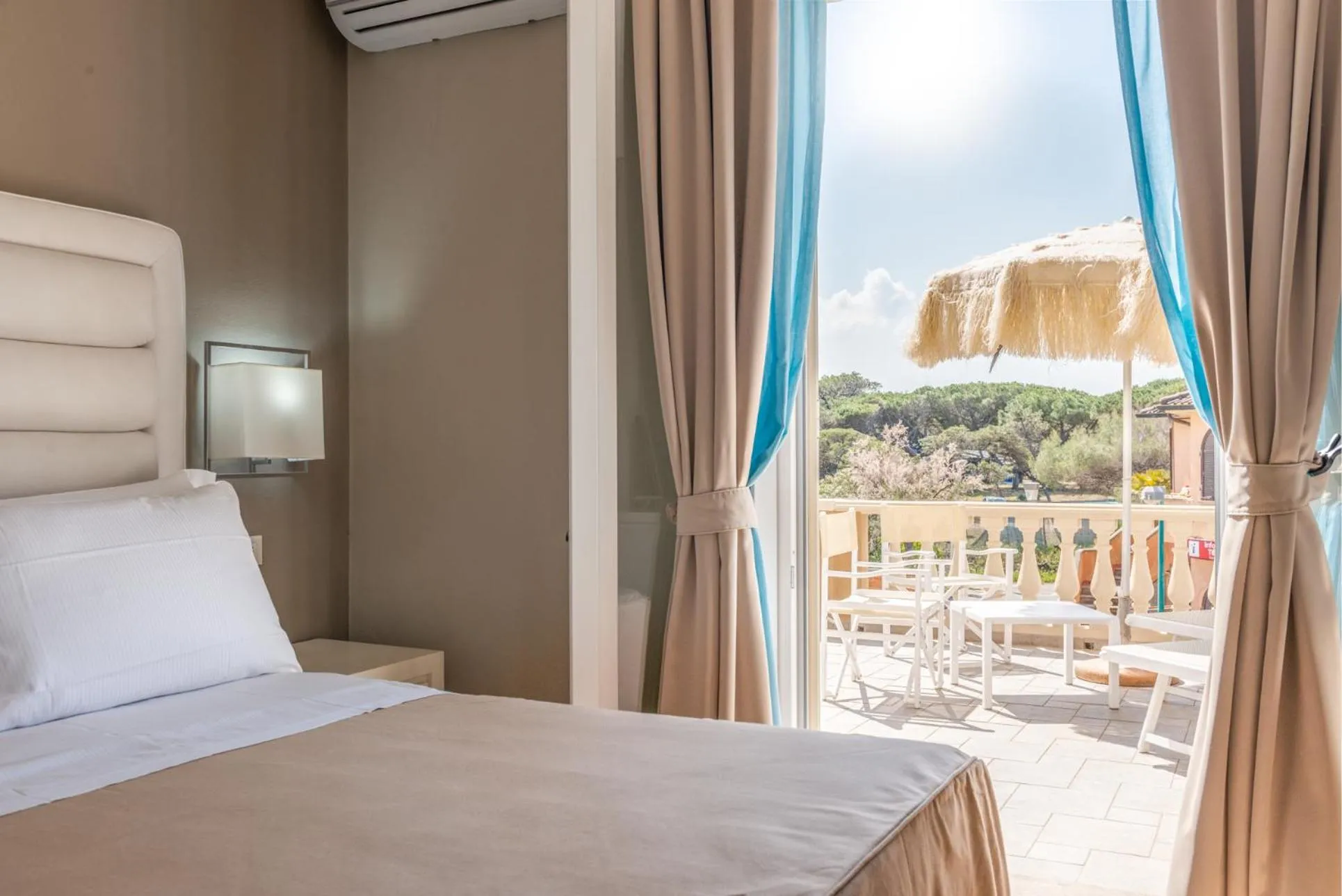 Bed in Hotel Villa Bolgheri