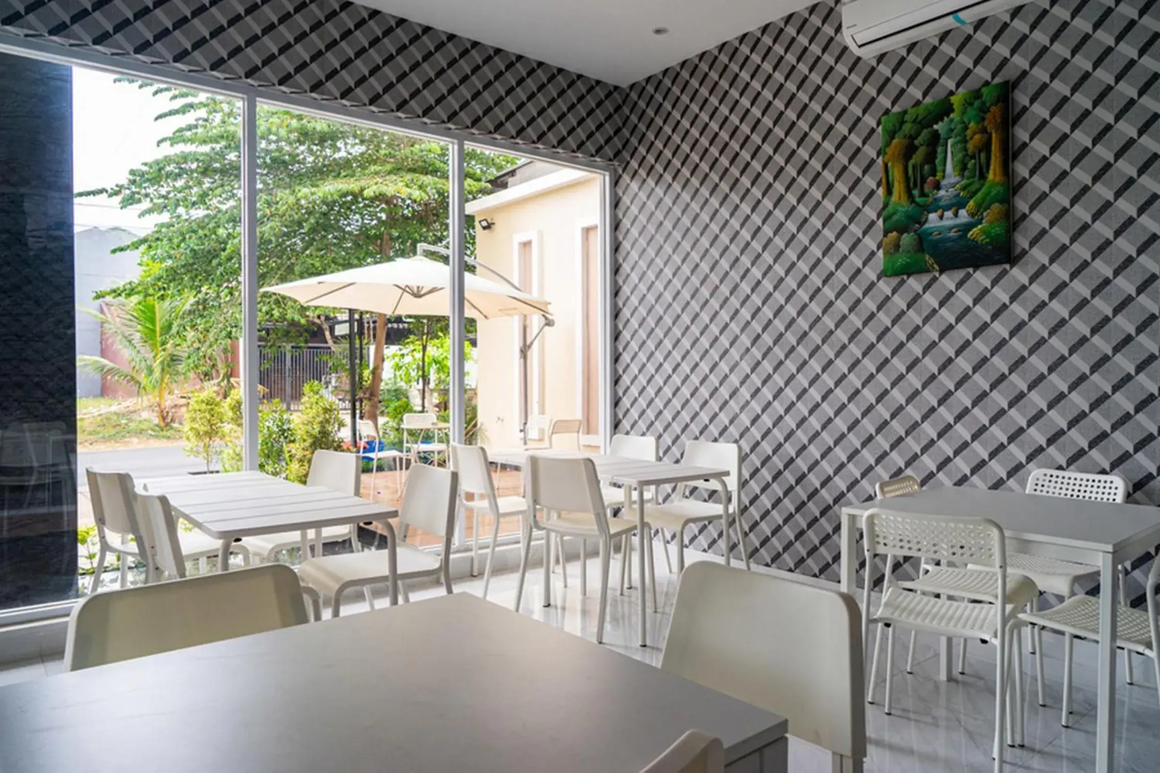 Restaurant/places to eat in RedDoorz Plus near Teras Kota 3 Restaurant/places to eat in RedDoorz Plus near Teras Kota 3