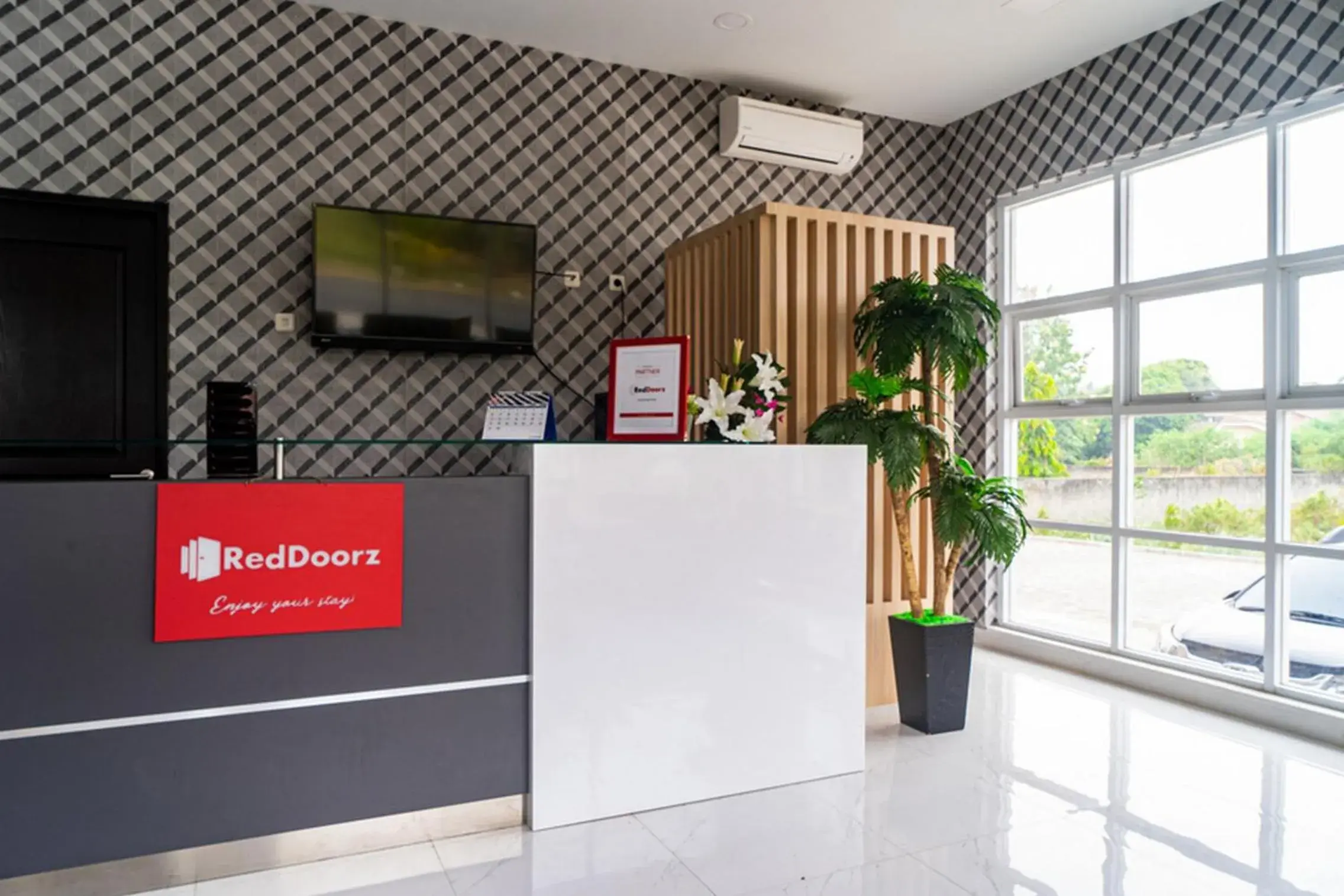 Lobby or reception in RedDoorz Plus near Teras Kota 3 Lobby or reception in RedDoorz Plus near Teras Kota 3