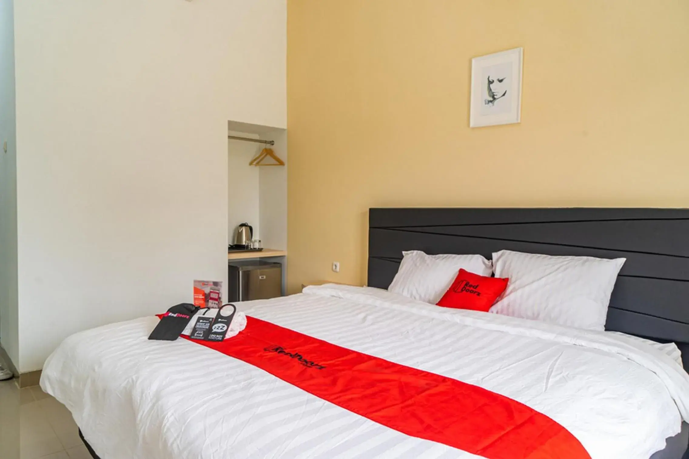 Bedroom, Bed in RedDoorz Plus near Teras Kota 3 Bedroom, Bed in RedDoorz Plus near Teras Kota 3