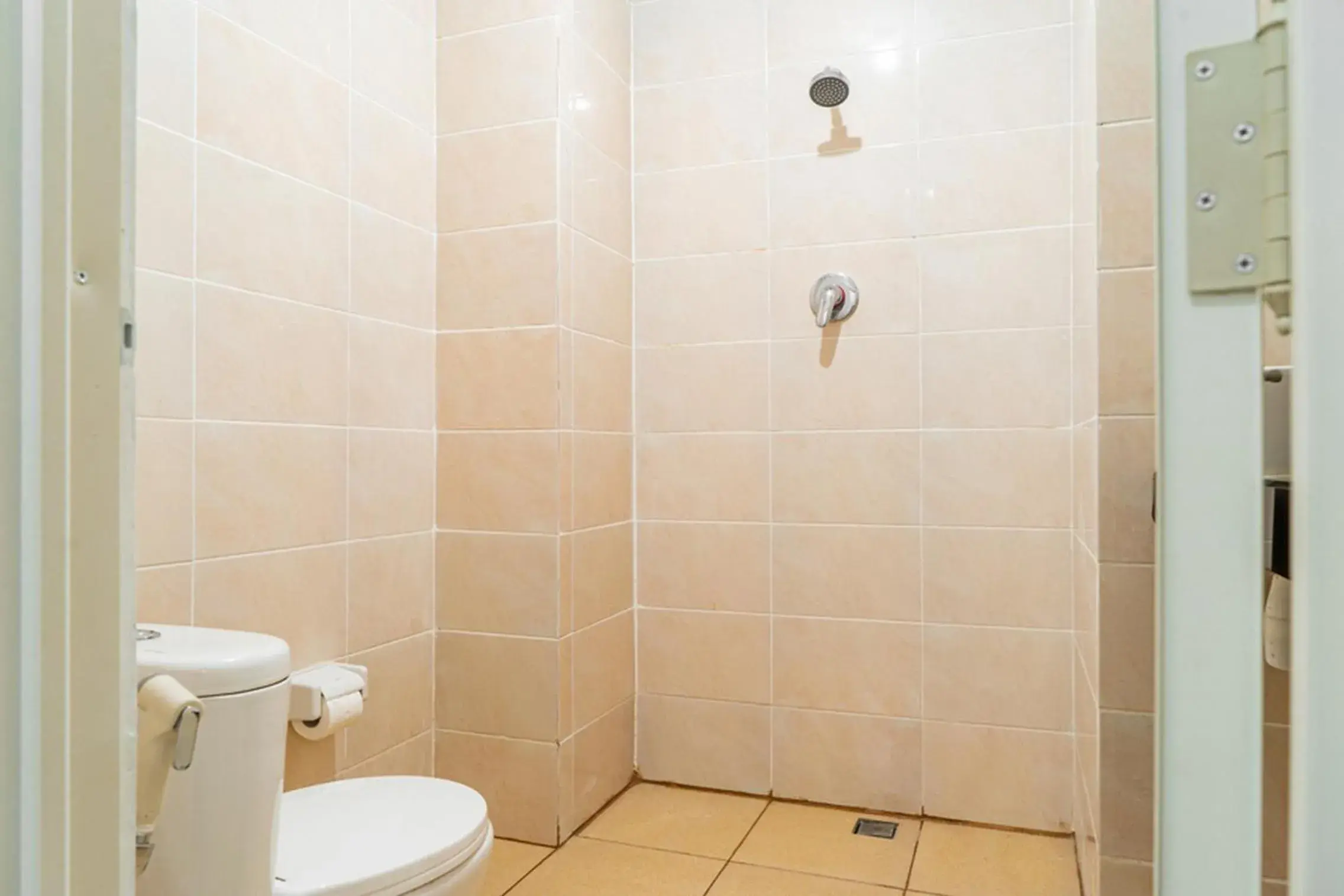 Bathroom in RedDoorz Plus near Teras Kota 3 Bathroom in RedDoorz Plus near Teras Kota 3