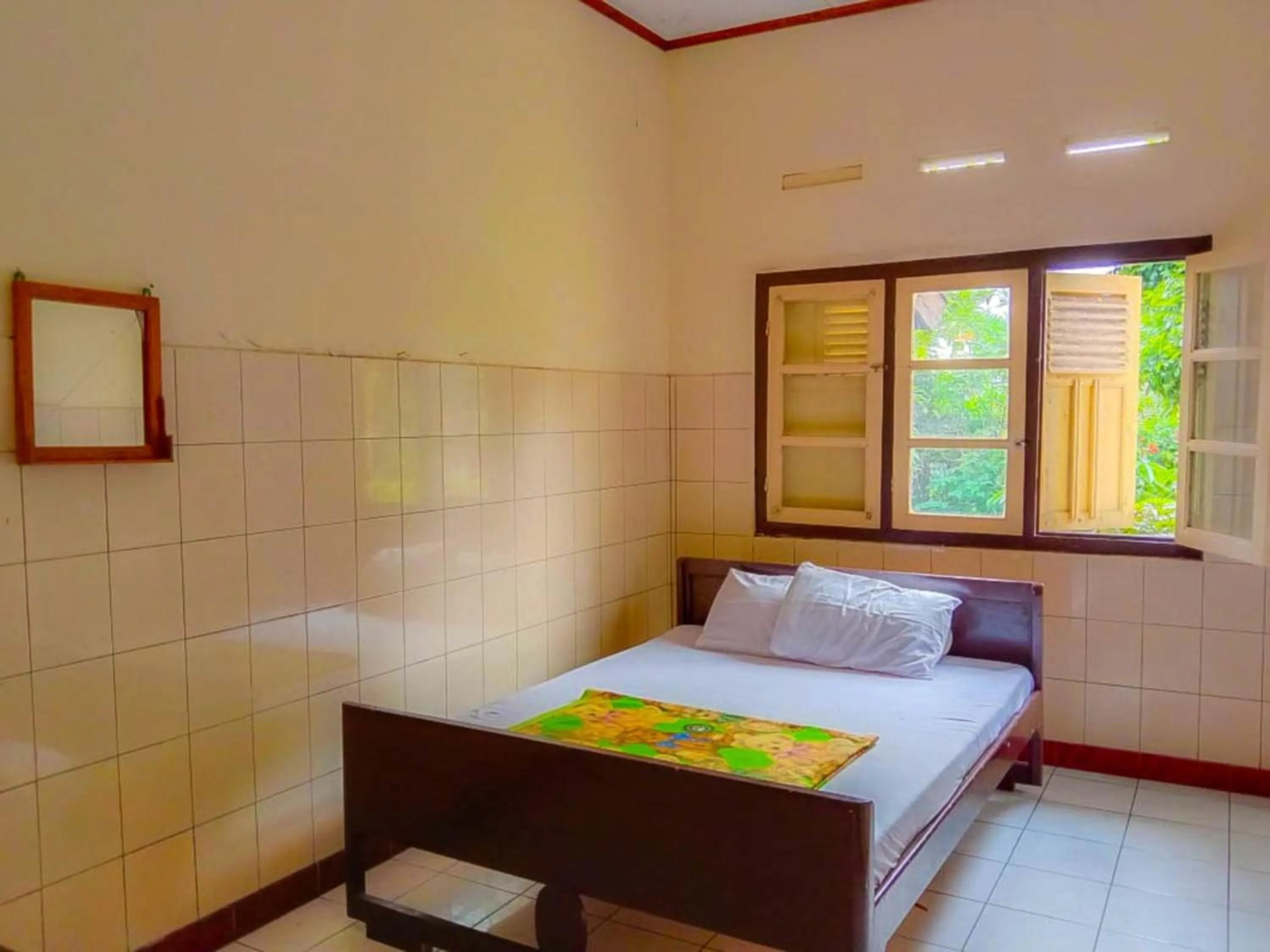 Seating area, Bed in Nguntara Gati