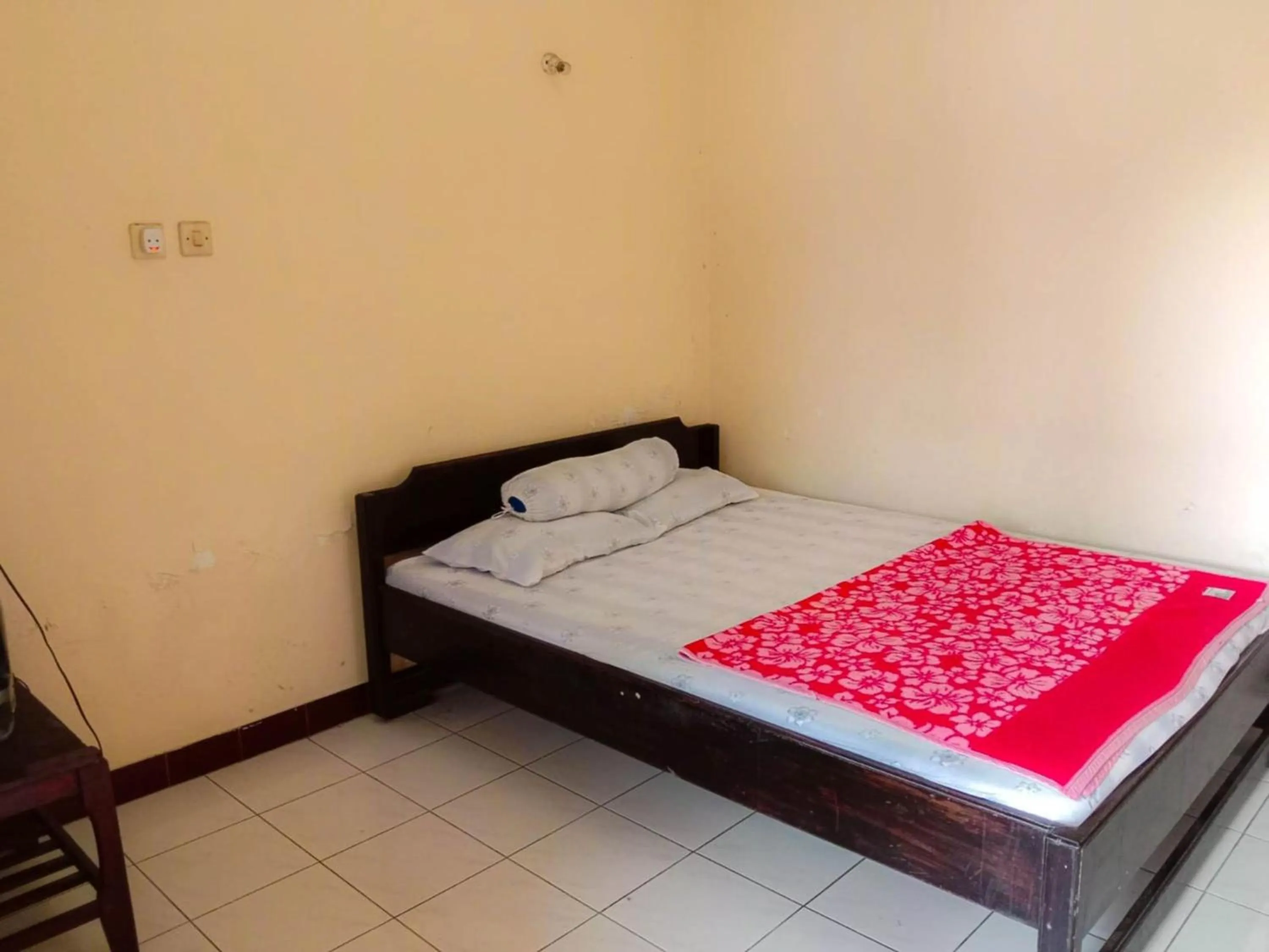 Photo of the whole room, Bed in Nguntara Gati