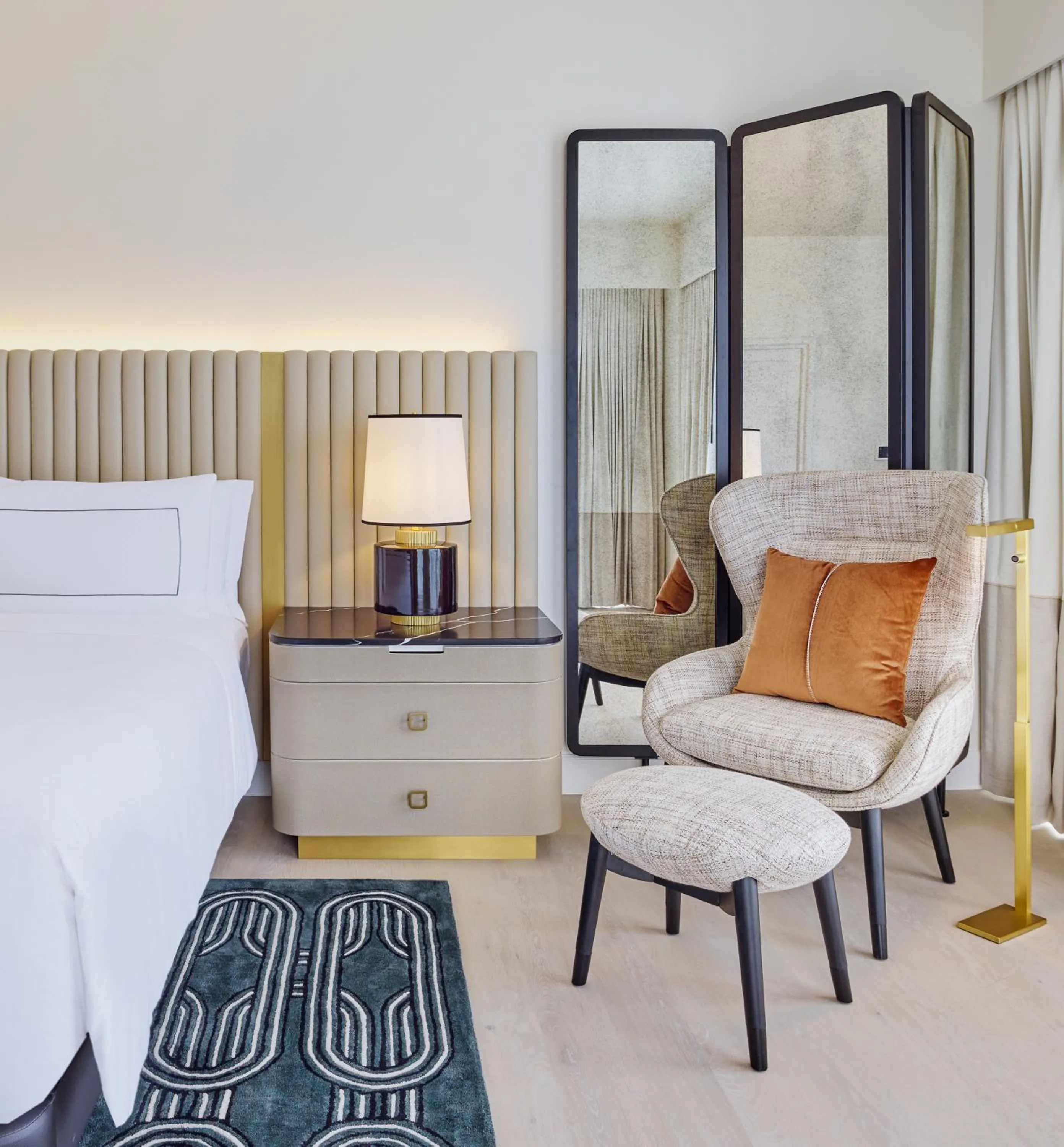 Bedroom, Bed in Cameo Beverly Hills