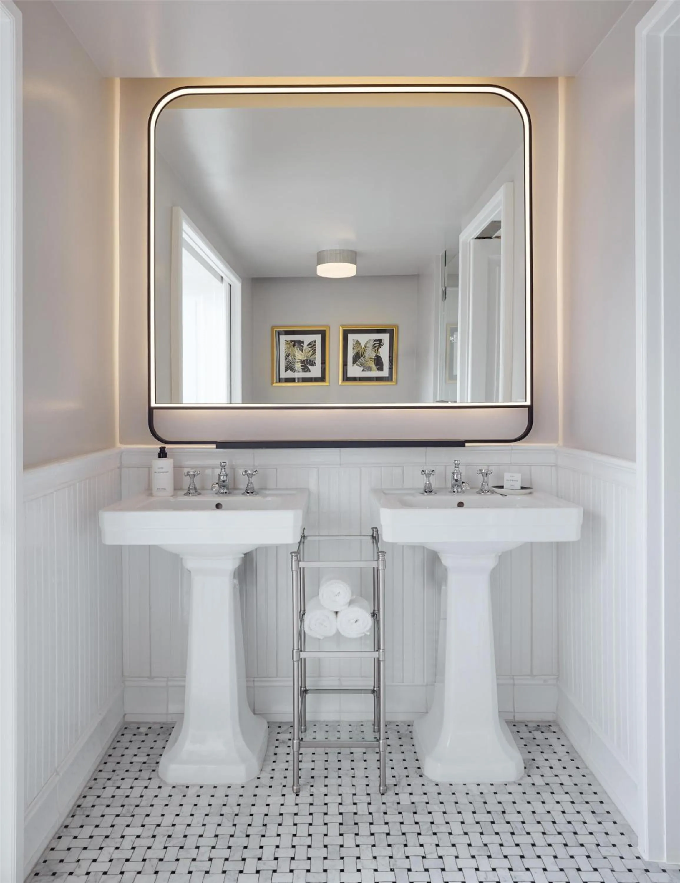 Bathroom in Cameo Beverly Hills, LXR Hotels & Resorts