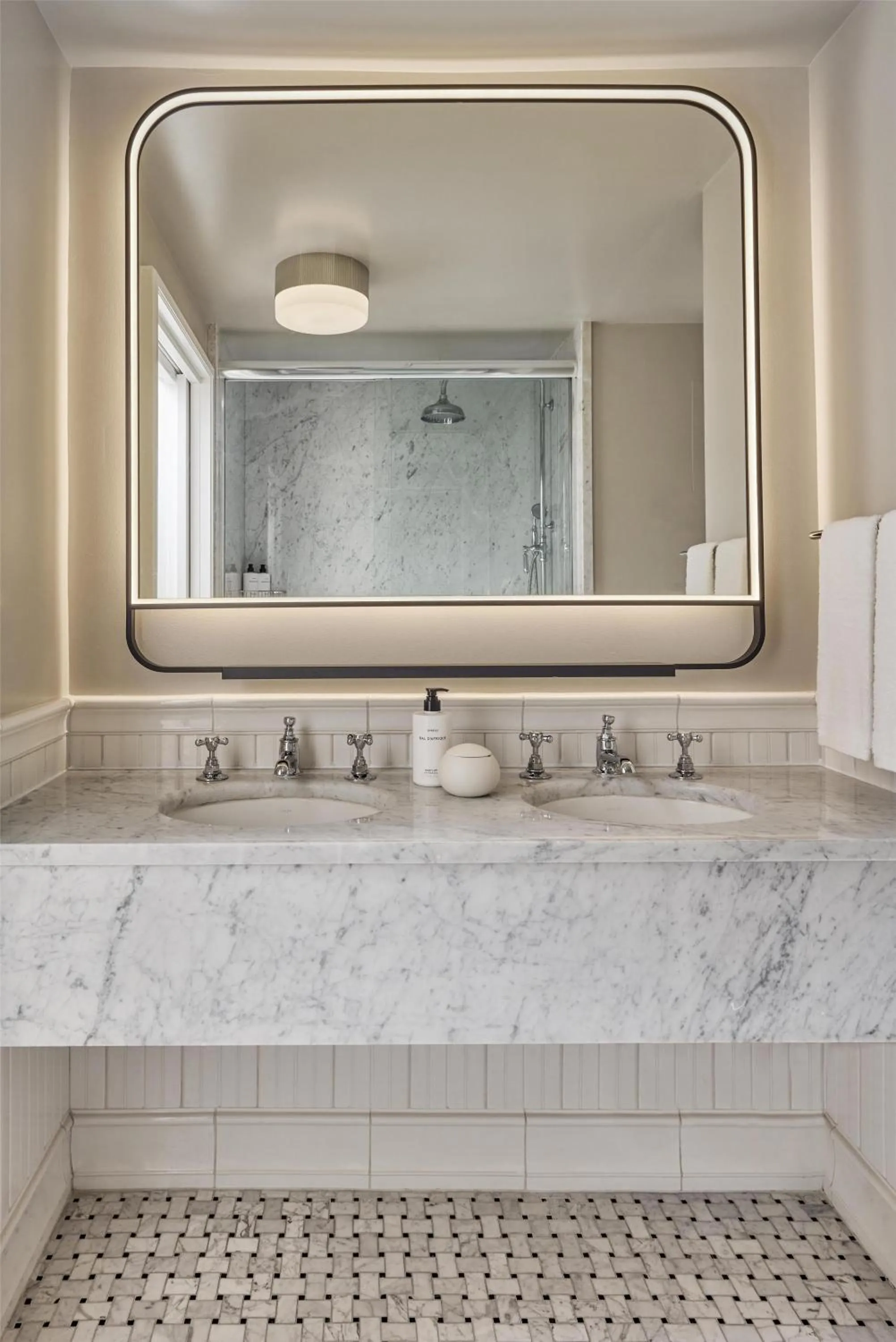 Bathroom in Cameo Beverly Hills, LXR Hotels & Resorts