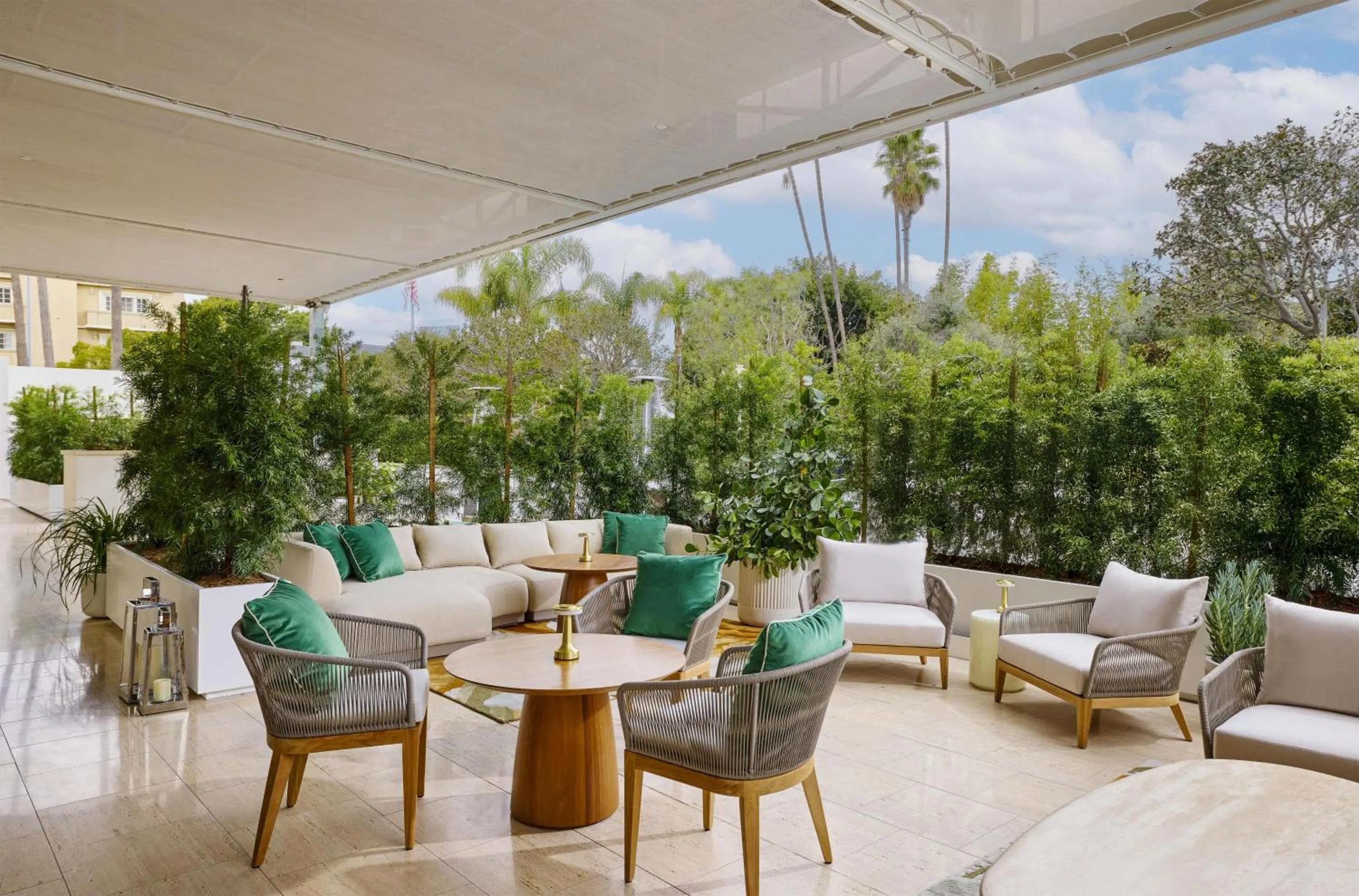 Restaurant/places to eat in Cameo Beverly Hills, LXR Hotels & Resorts