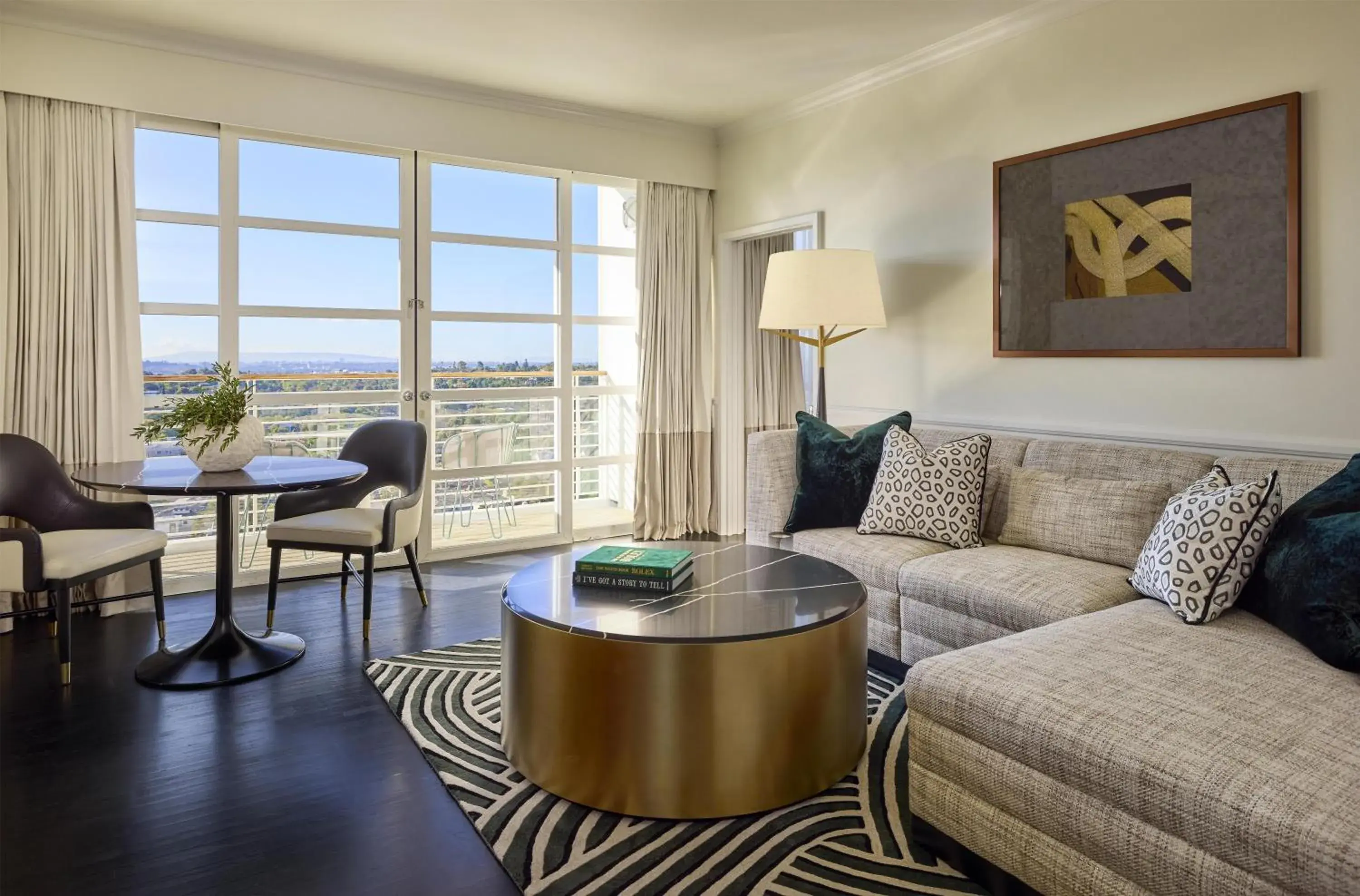 Living room in Cameo Beverly Hills, LXR Hotels & Resorts Living room in Cameo Beverly Hills, LXR Hotels & Resorts