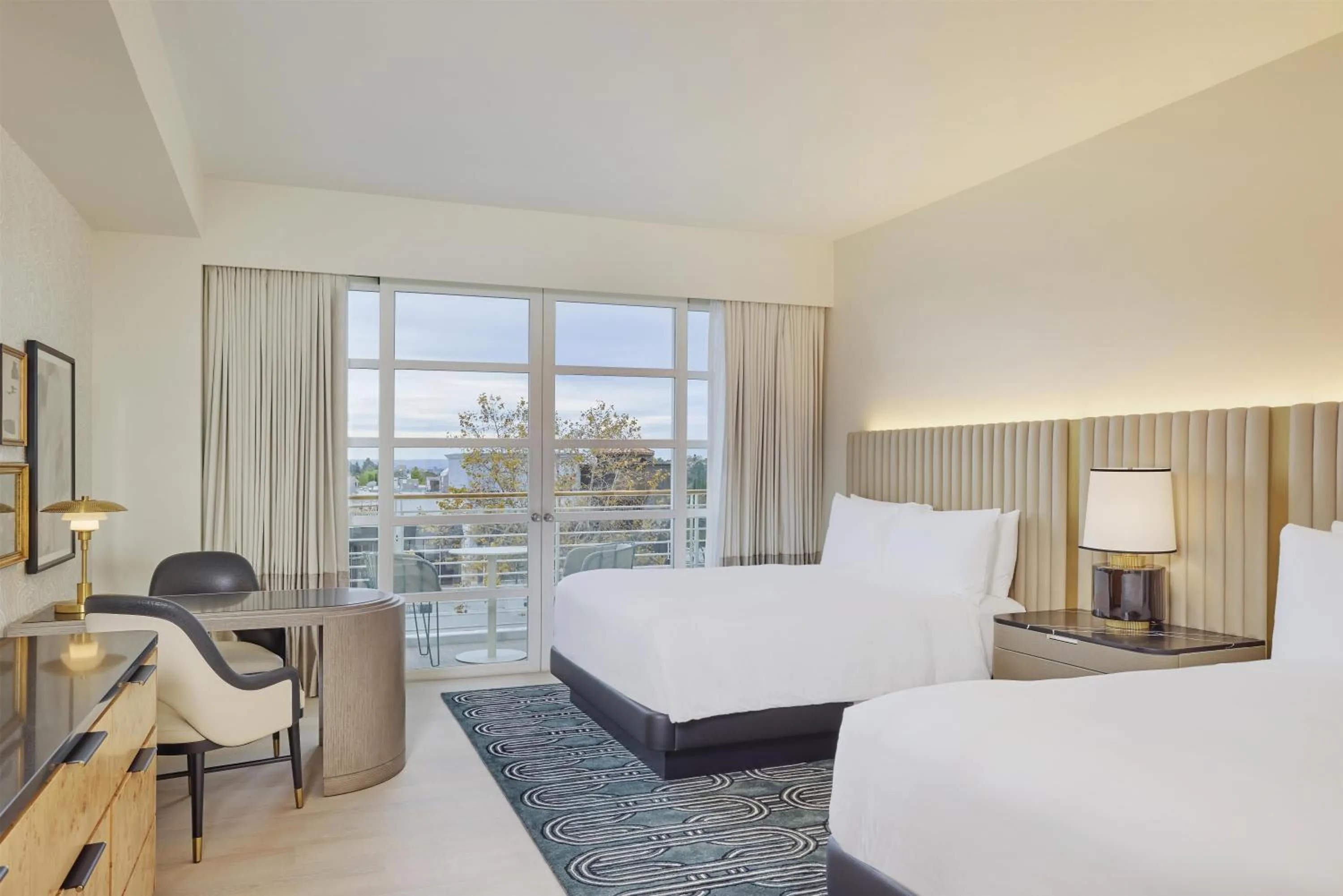 Bed in Cameo Beverly Hills, LXR Hotels & Resorts
