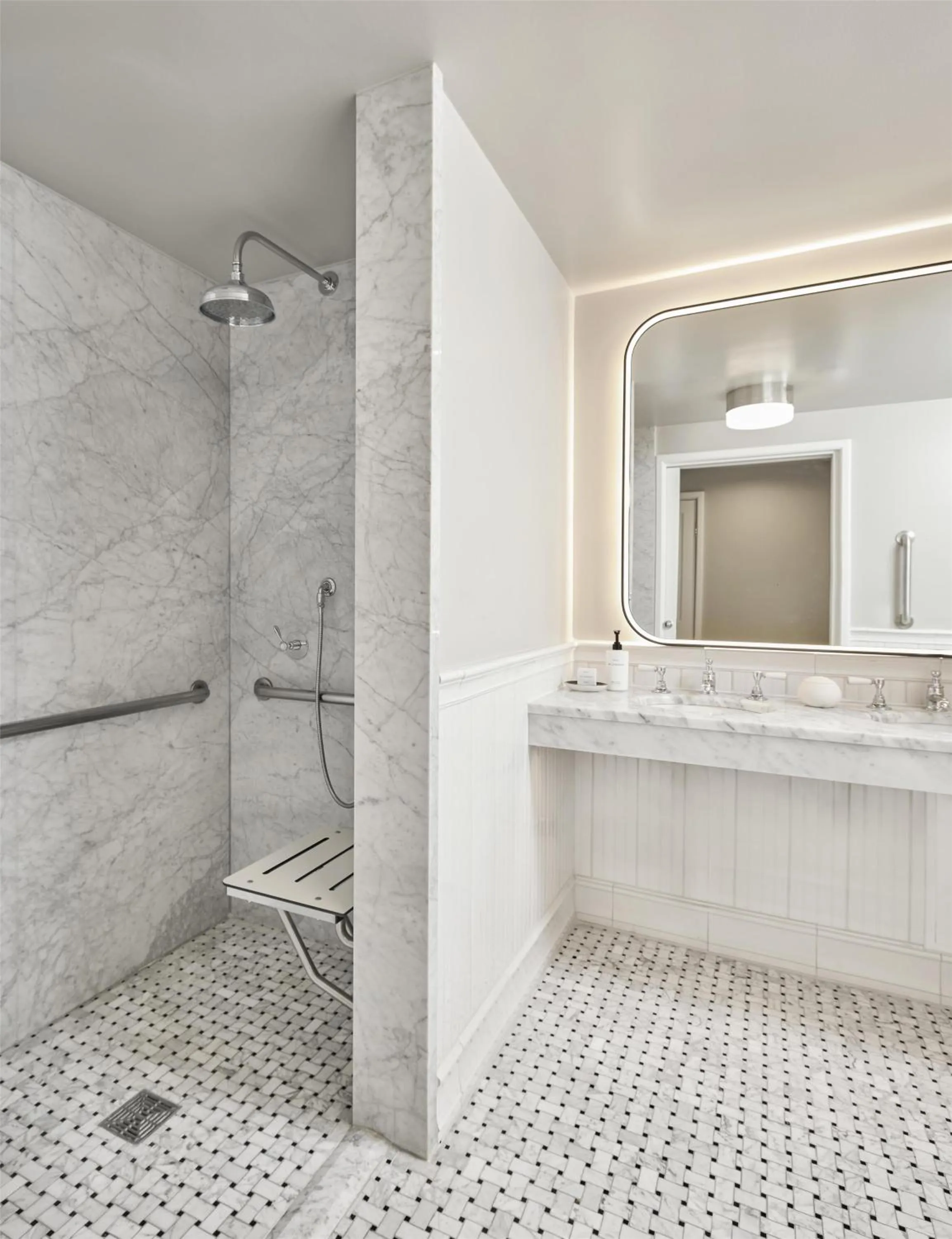 Bathroom in Cameo Beverly Hills, LXR Hotels & Resorts