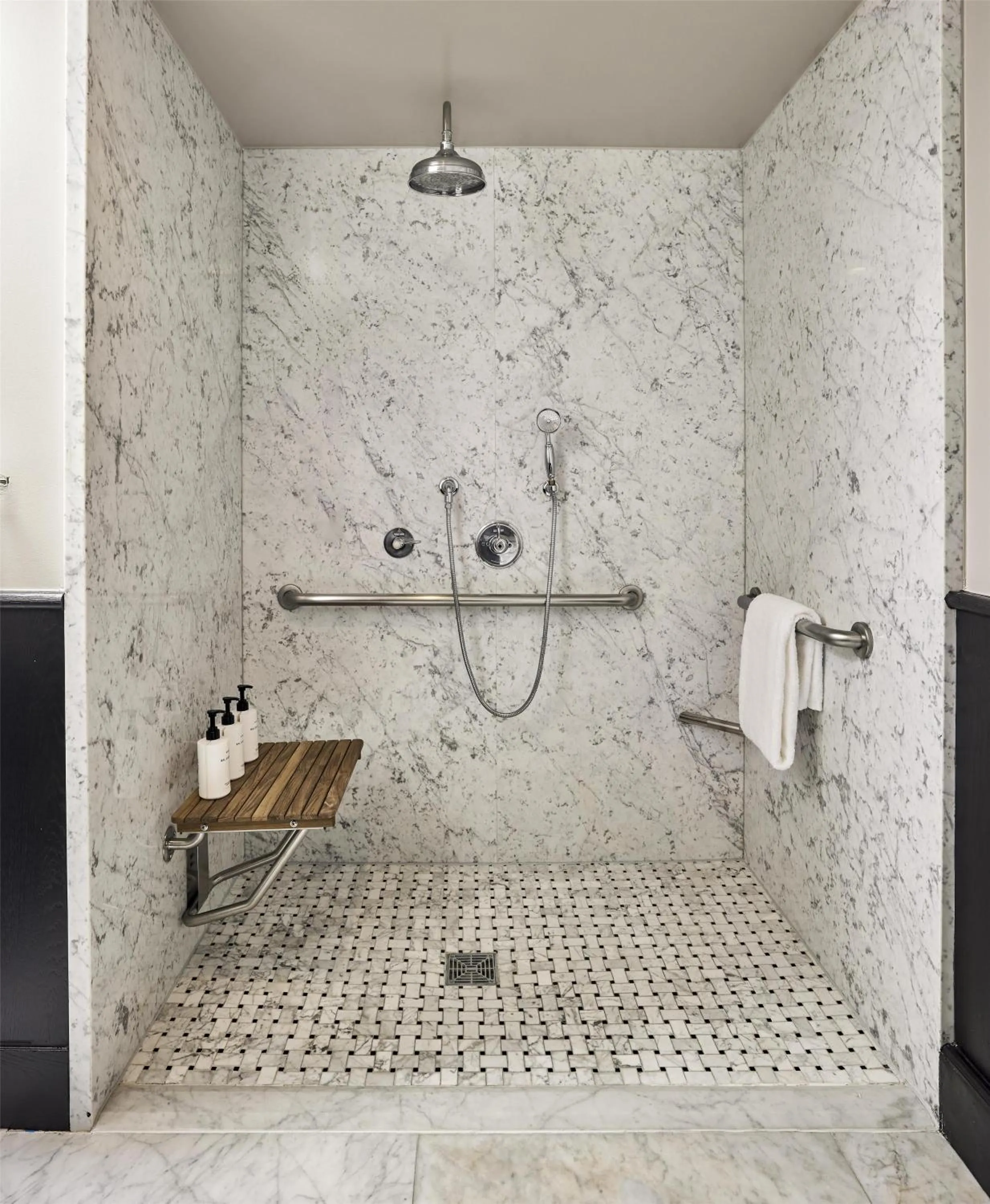 Bathroom in Cameo Beverly Hills, LXR Hotels & Resorts