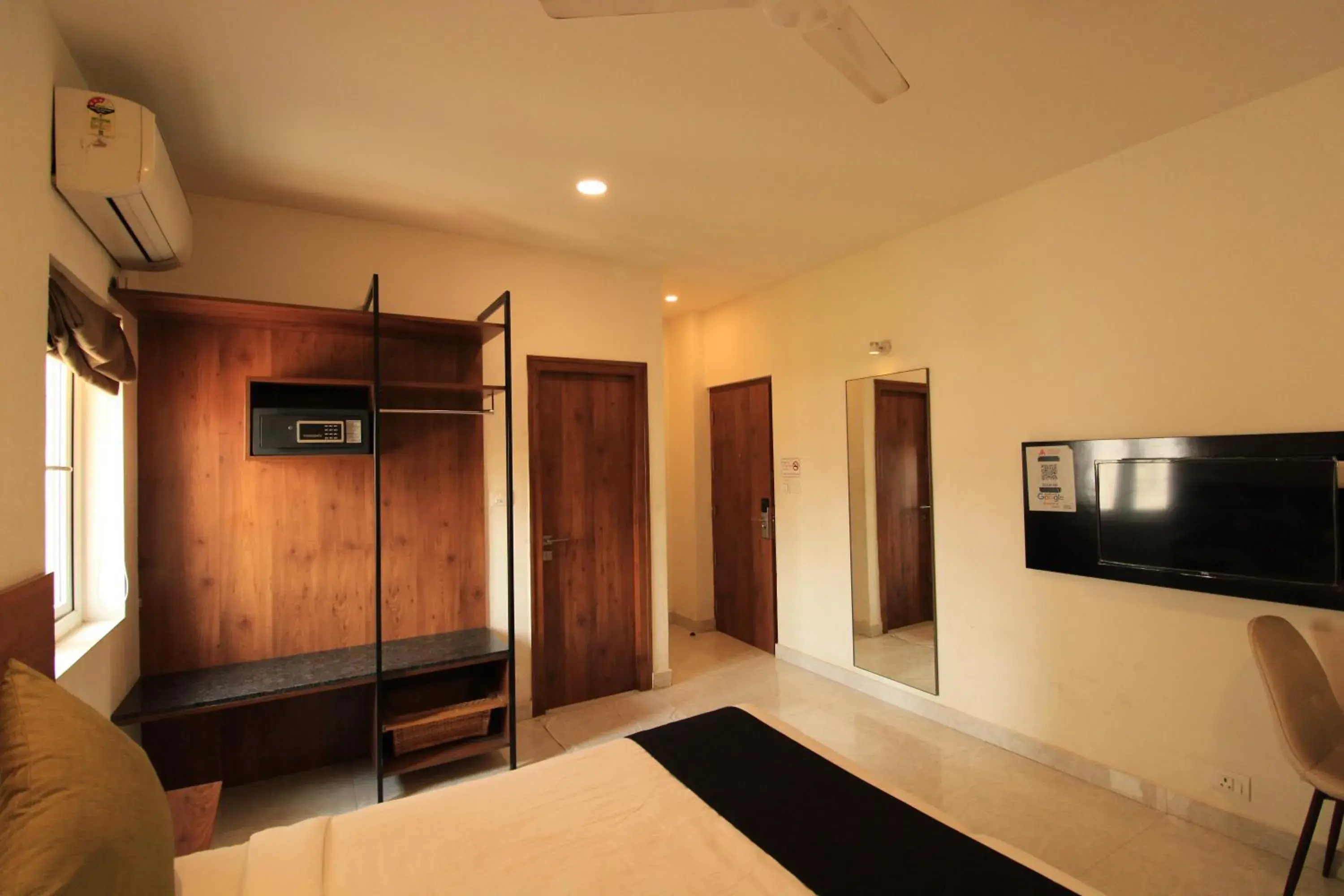 Photo of the whole room, Bed in Arunaa Inn Airport Hotel,Chennai Photo of the whole room, Bed in Arunaa Inn Airport Hotel,Chennai