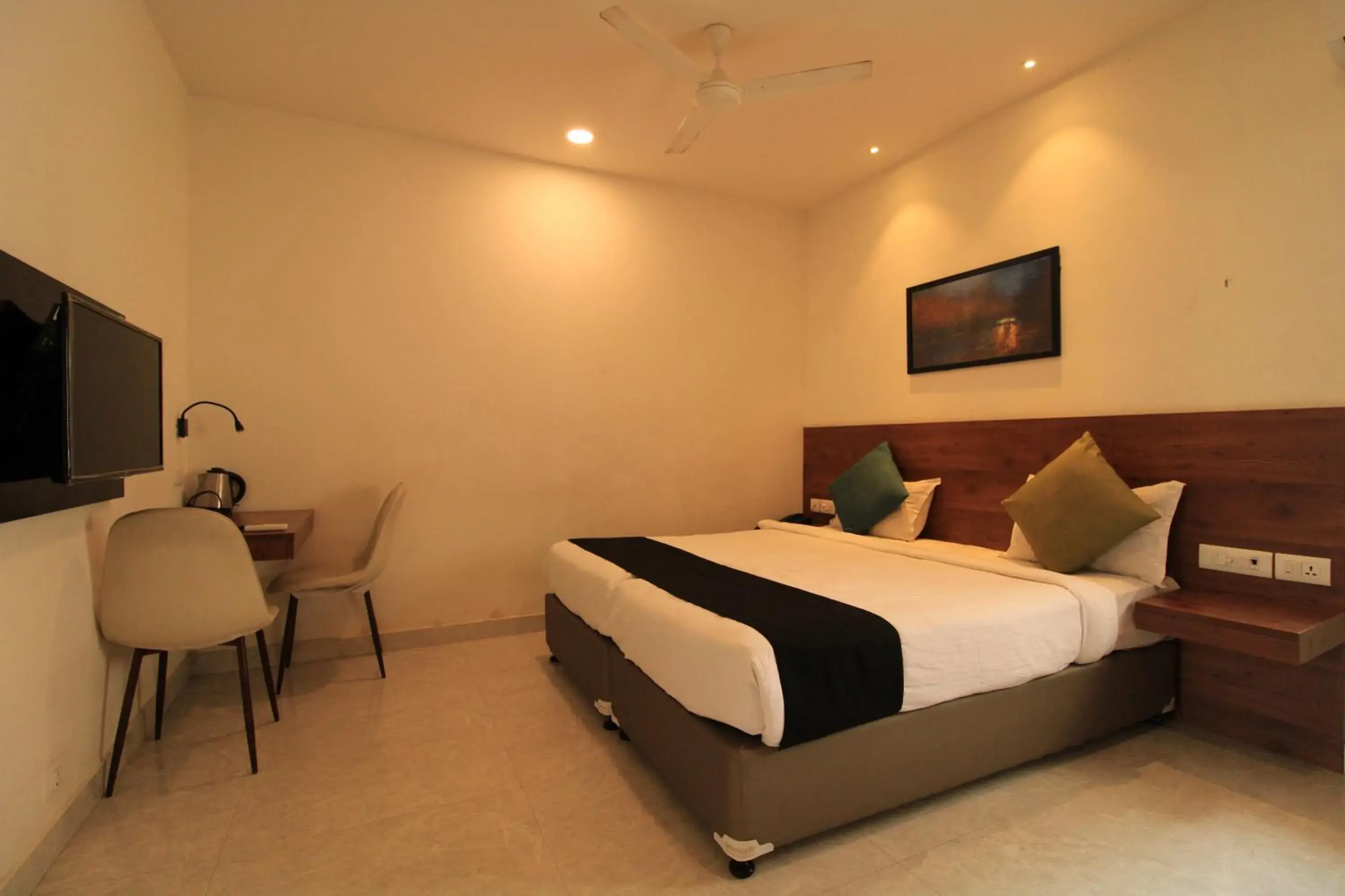 Photo of the whole room, Bed in Arunaa Inn Airport Hotel,Chennai Photo of the whole room, Bed in Arunaa Inn Airport Hotel,Chennai