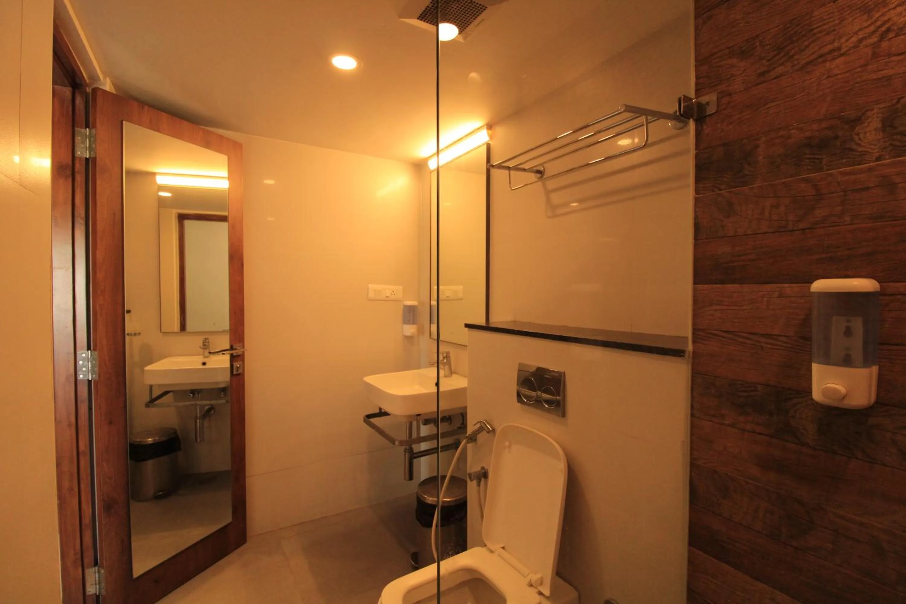 Bathroom in Arunaa Inn Airport Hotel,Chennai