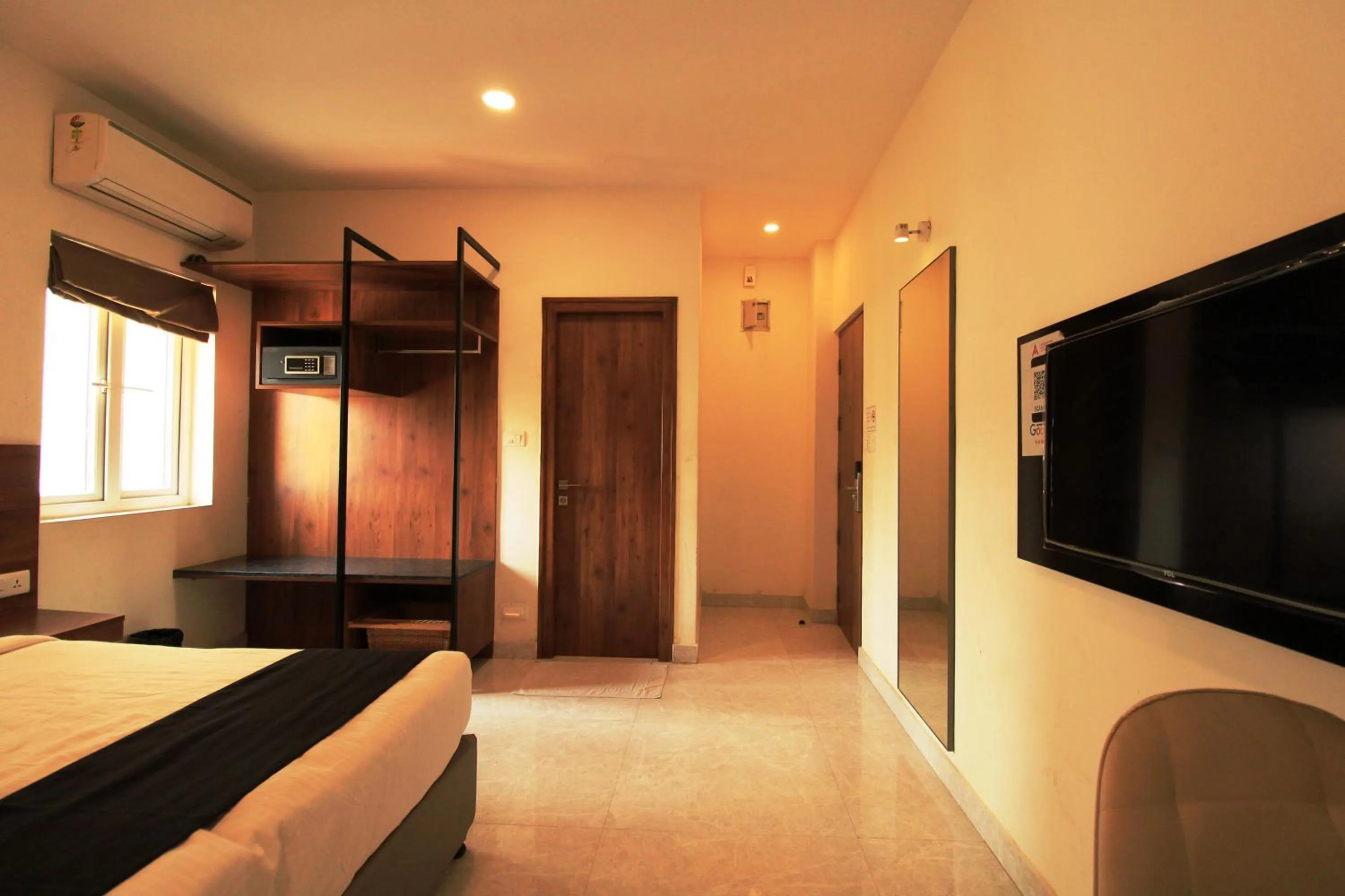 Photo of the whole room, Bed in Arunaa Inn Airport Hotel,Chennai