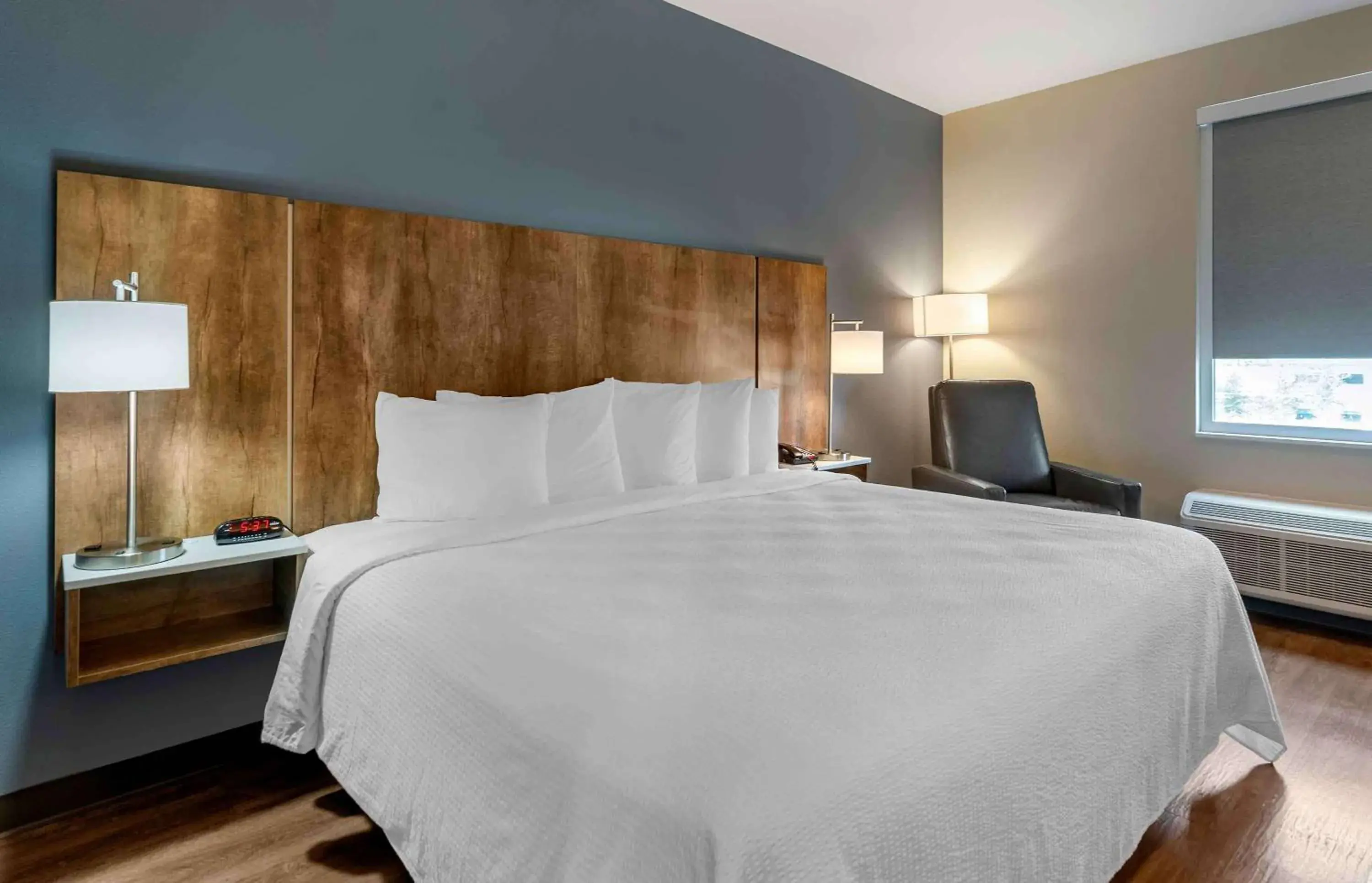 Bedroom, Bed in Extended Stay America Premier Suites - Port Charlotte - I-75 Bedroom, Bed in Extended Stay America Premier Suites - Port Charlotte - I-75