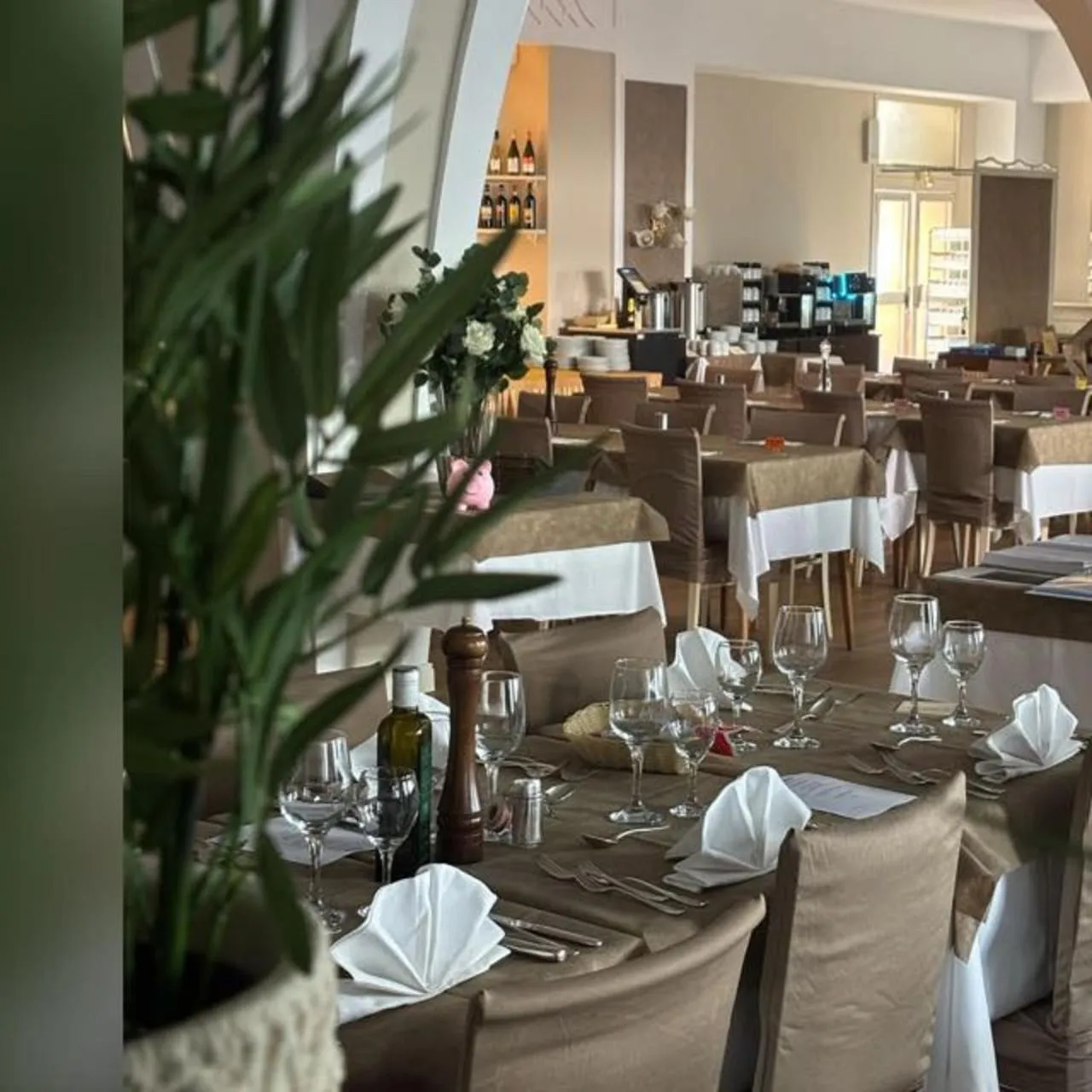 Restaurant/places to eat in Hotel Biondi