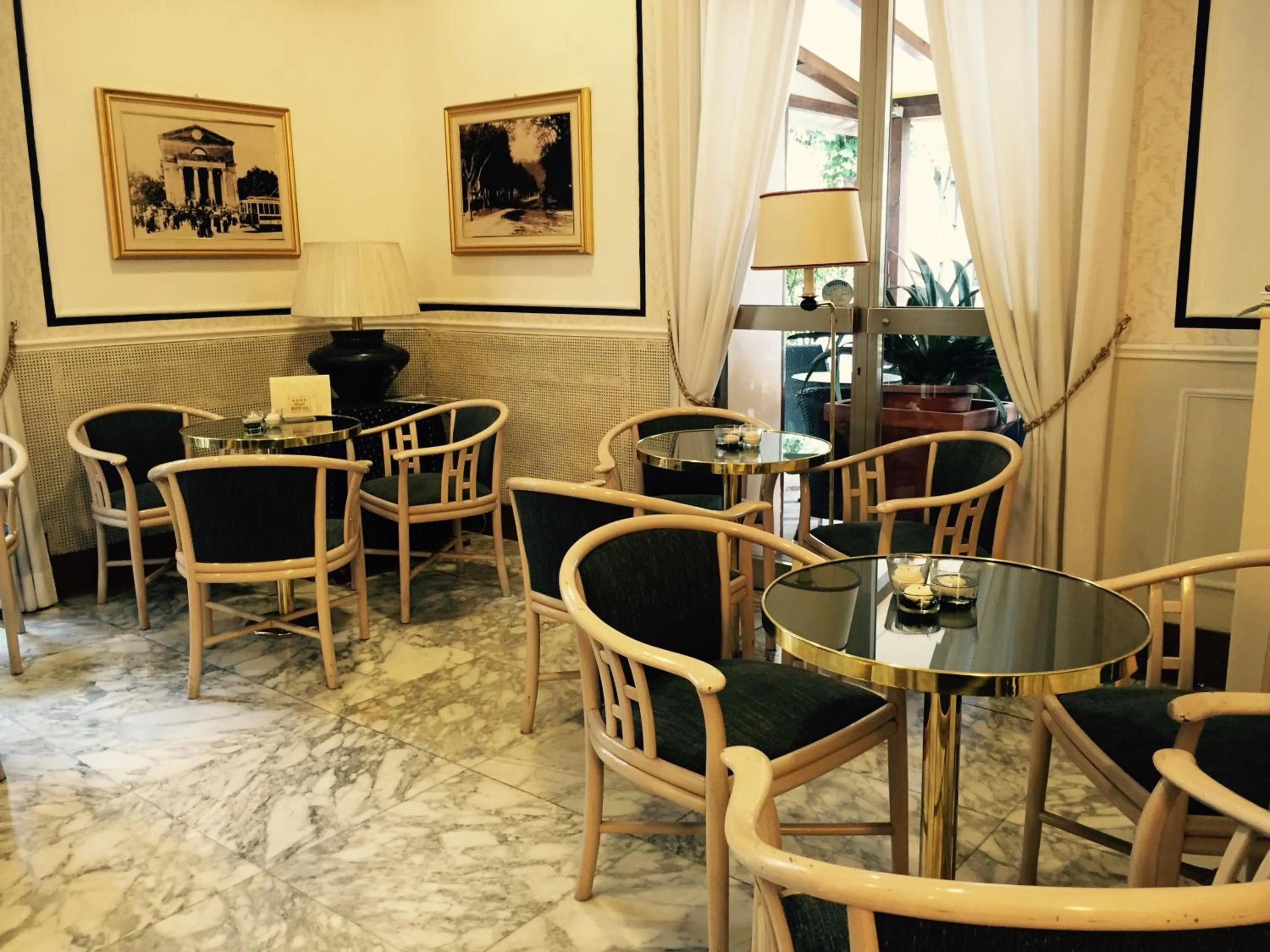 Communal lounge/ TV room in Hotel Biondi