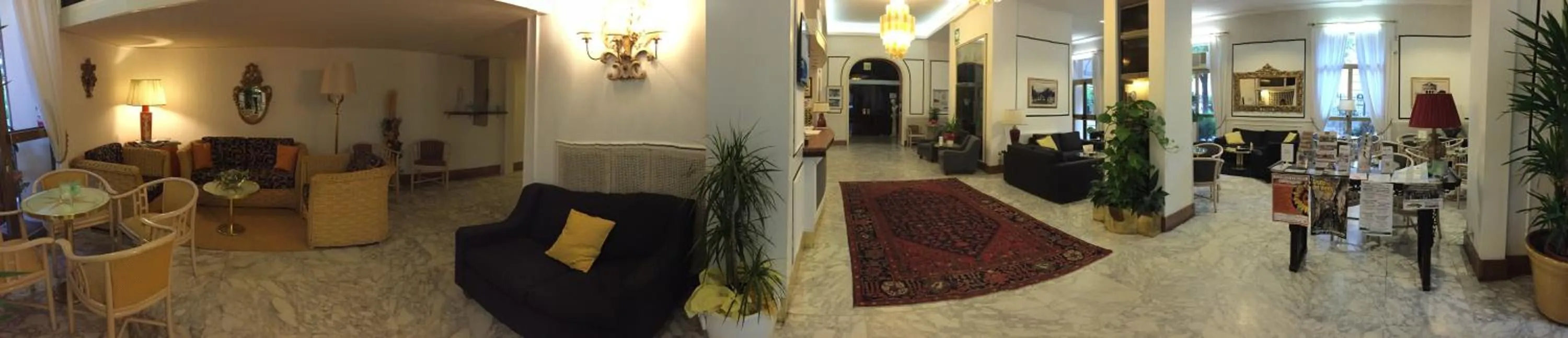 Communal lounge/ TV room in Hotel Biondi