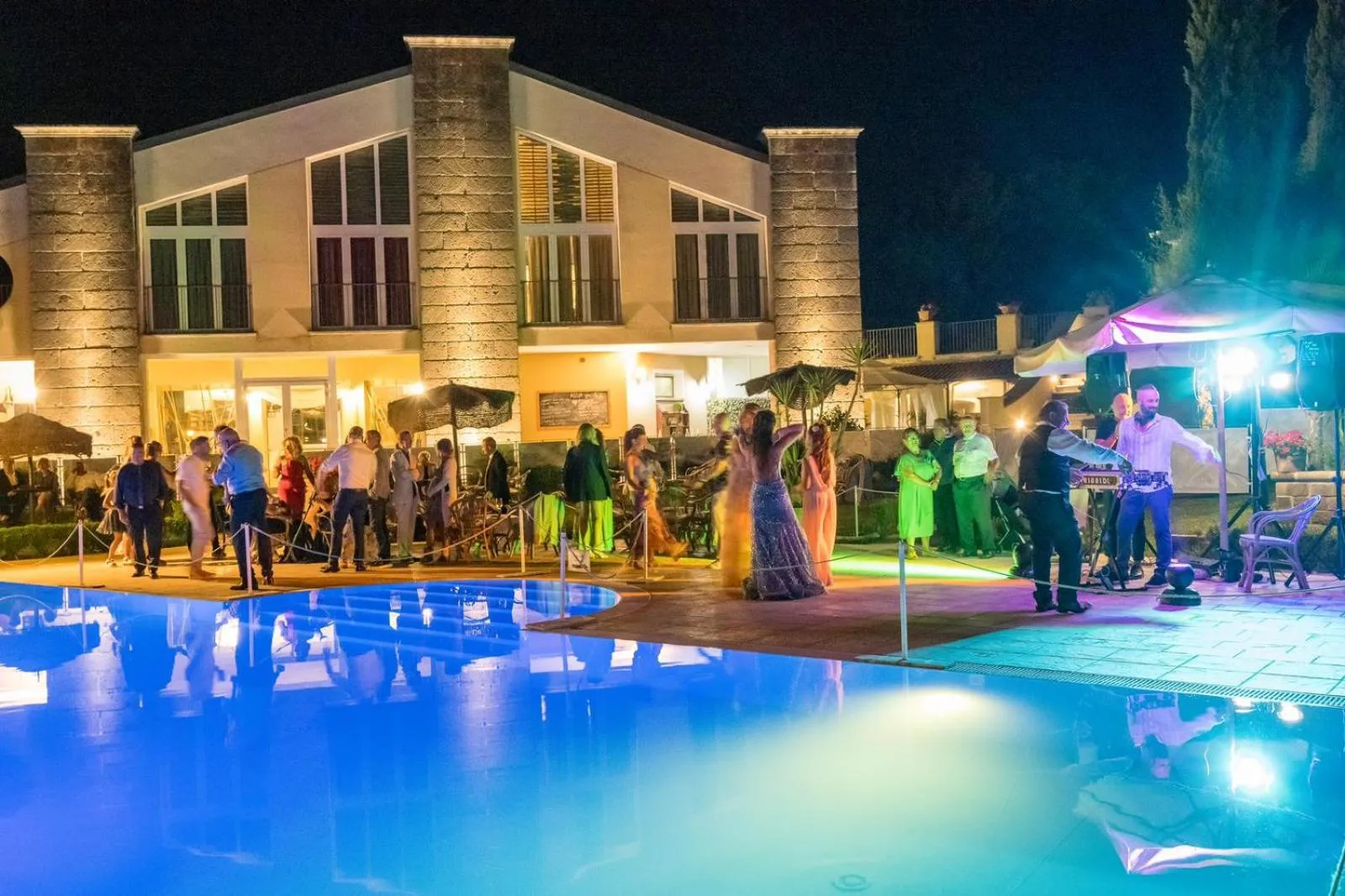 Restaurant/places to eat in Assia Spa