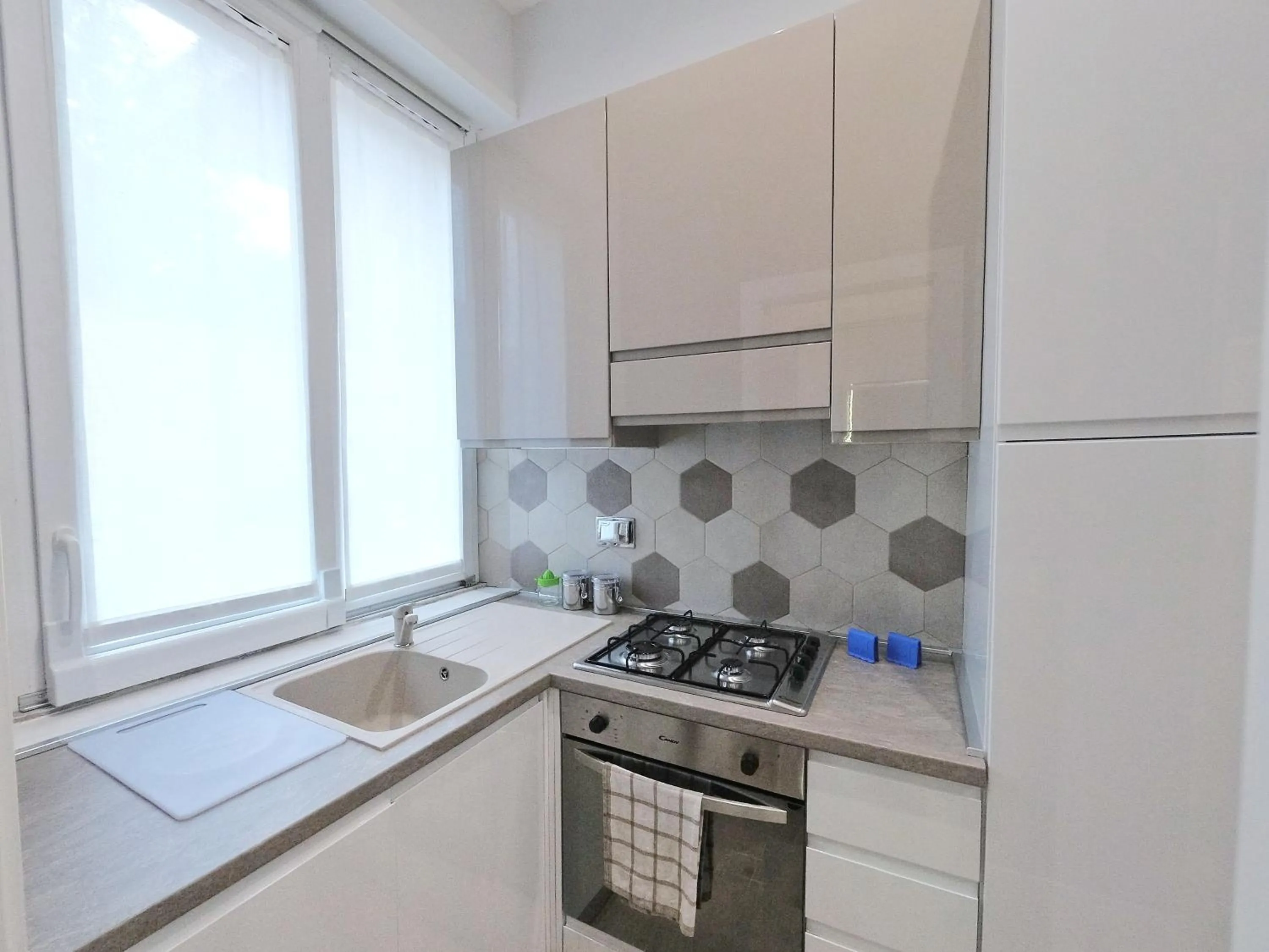 Kitchen or kitchenette in B&B Aurelia Garden Rooms