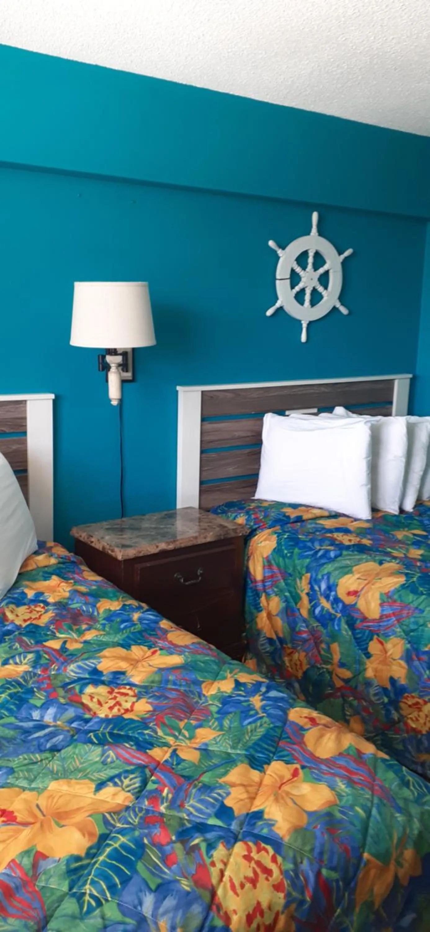 Bed in Daytona Beach Hawaiian Inn